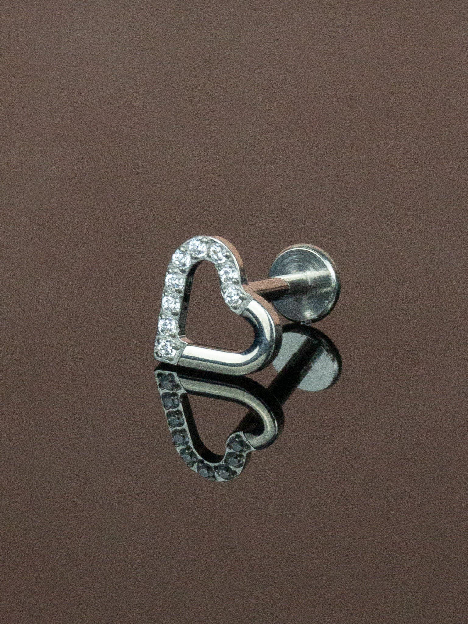 Titanyum Yarısı Taşlı Kalp Düz Labret Tragus Piercing