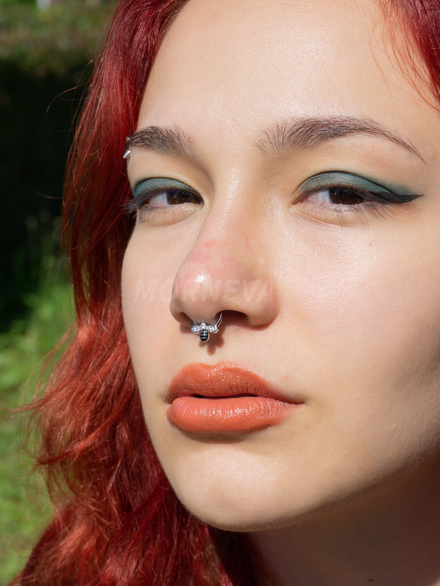 Cerrahi Çelik Arı Desenli Kilitli Halka Daith Septum Piercingi
