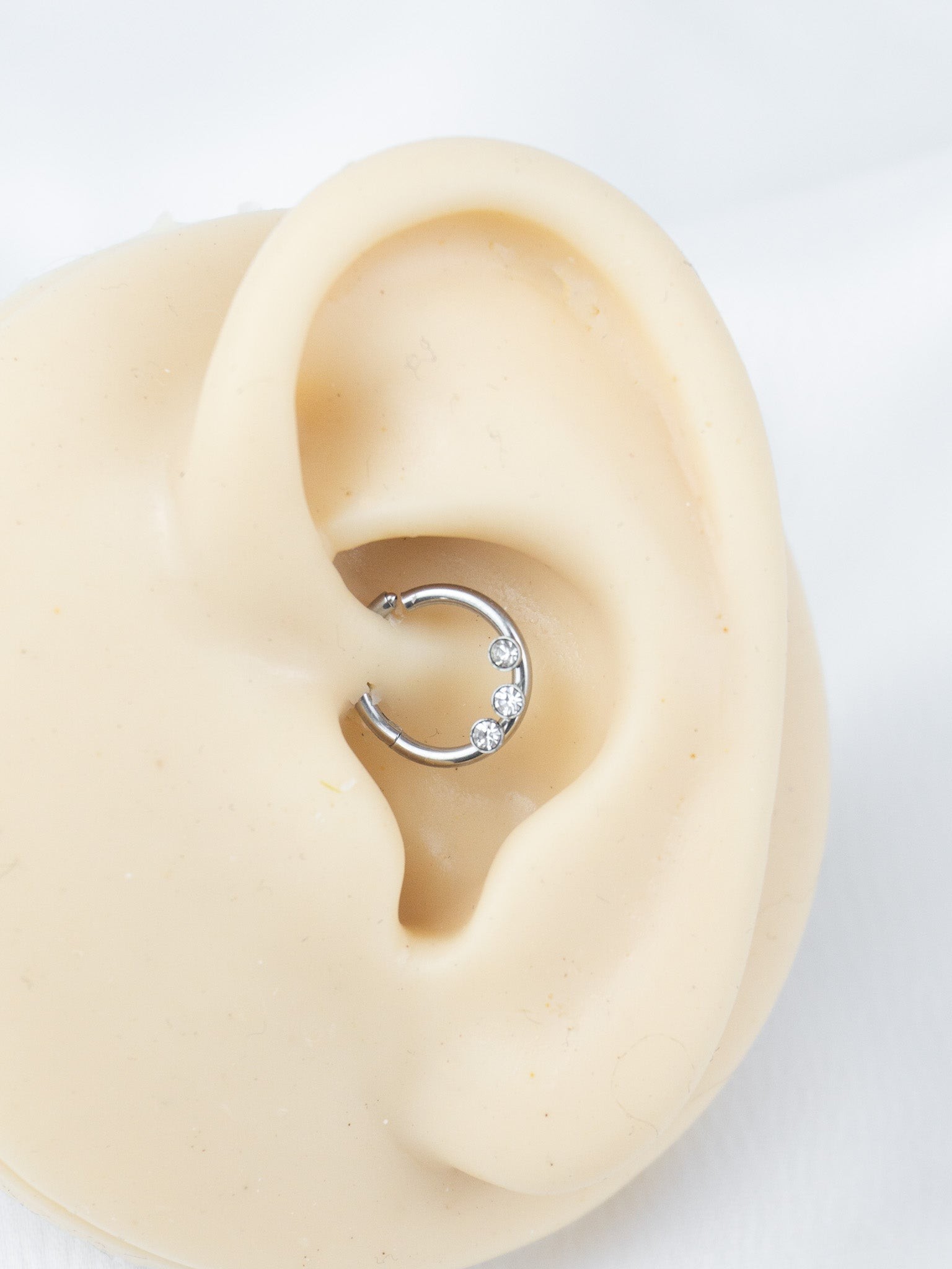 Altta 3 Taşlı Kilitli Helix Daith Halka