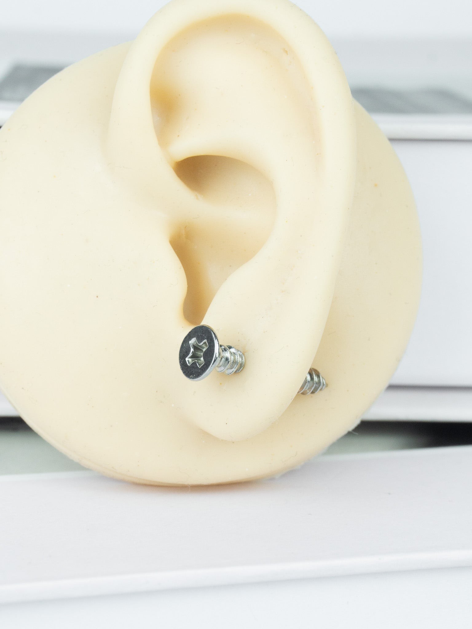 Vida T2 Çelik Kıkırdak Piercing Küpe