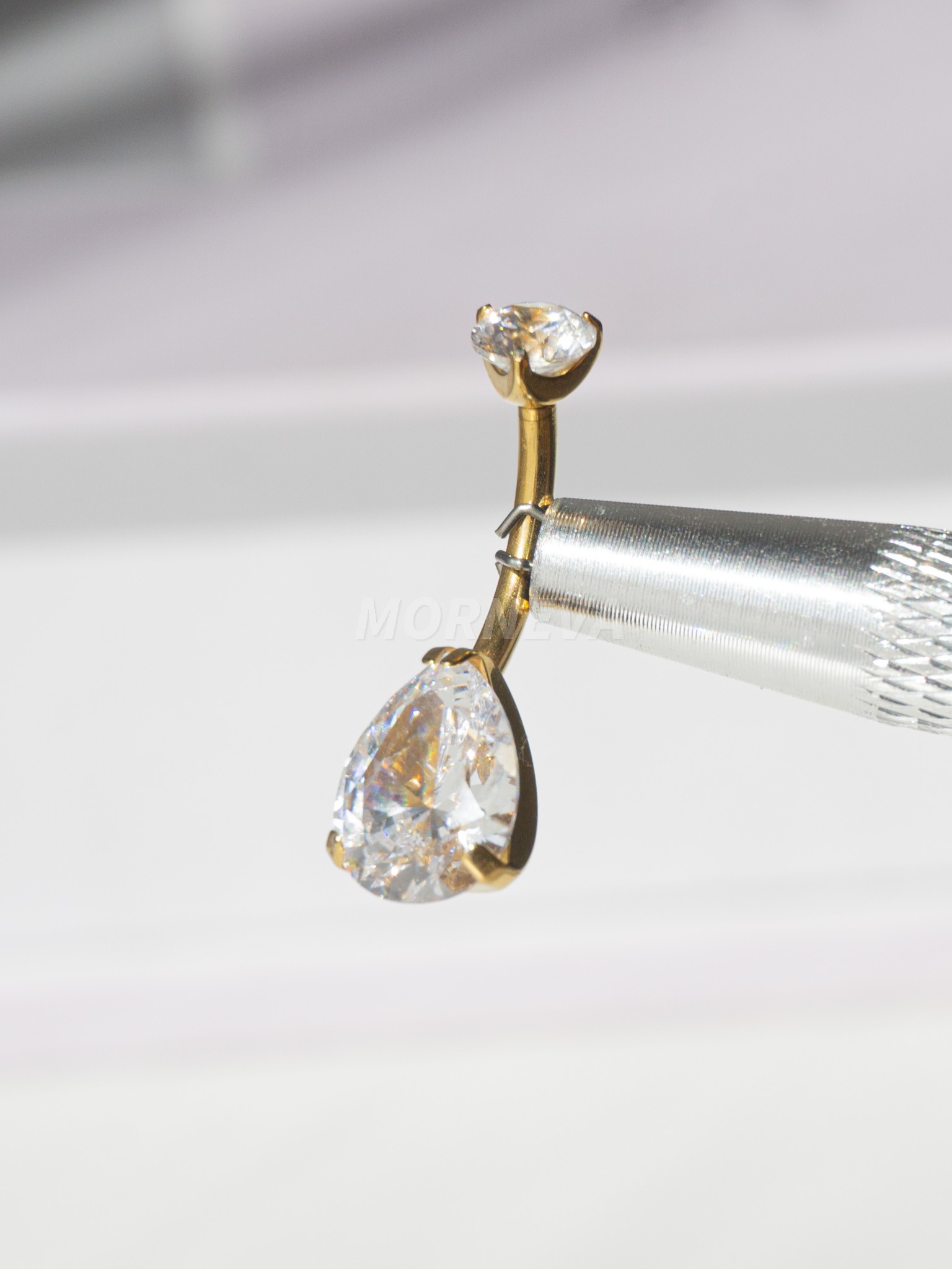 Titanyum Kristal Damla Taşlı Minimal Göbek Belly Piercingi - Altın