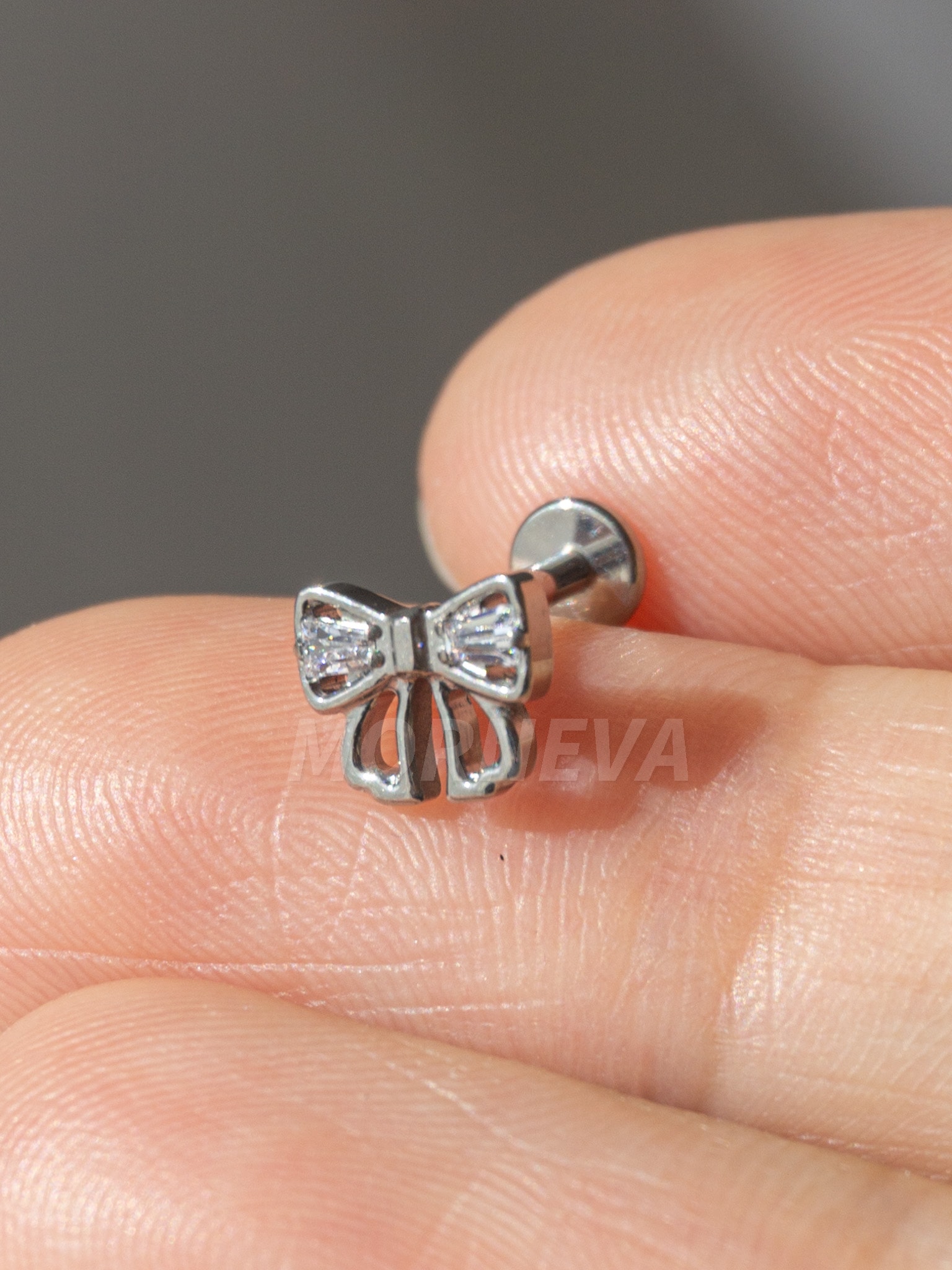 Titanyum Taşlı Hello Kitty Fiyonk Kıkırdak Kulak Helix Tragus Piercingi (1 Adet) - Gümüş
