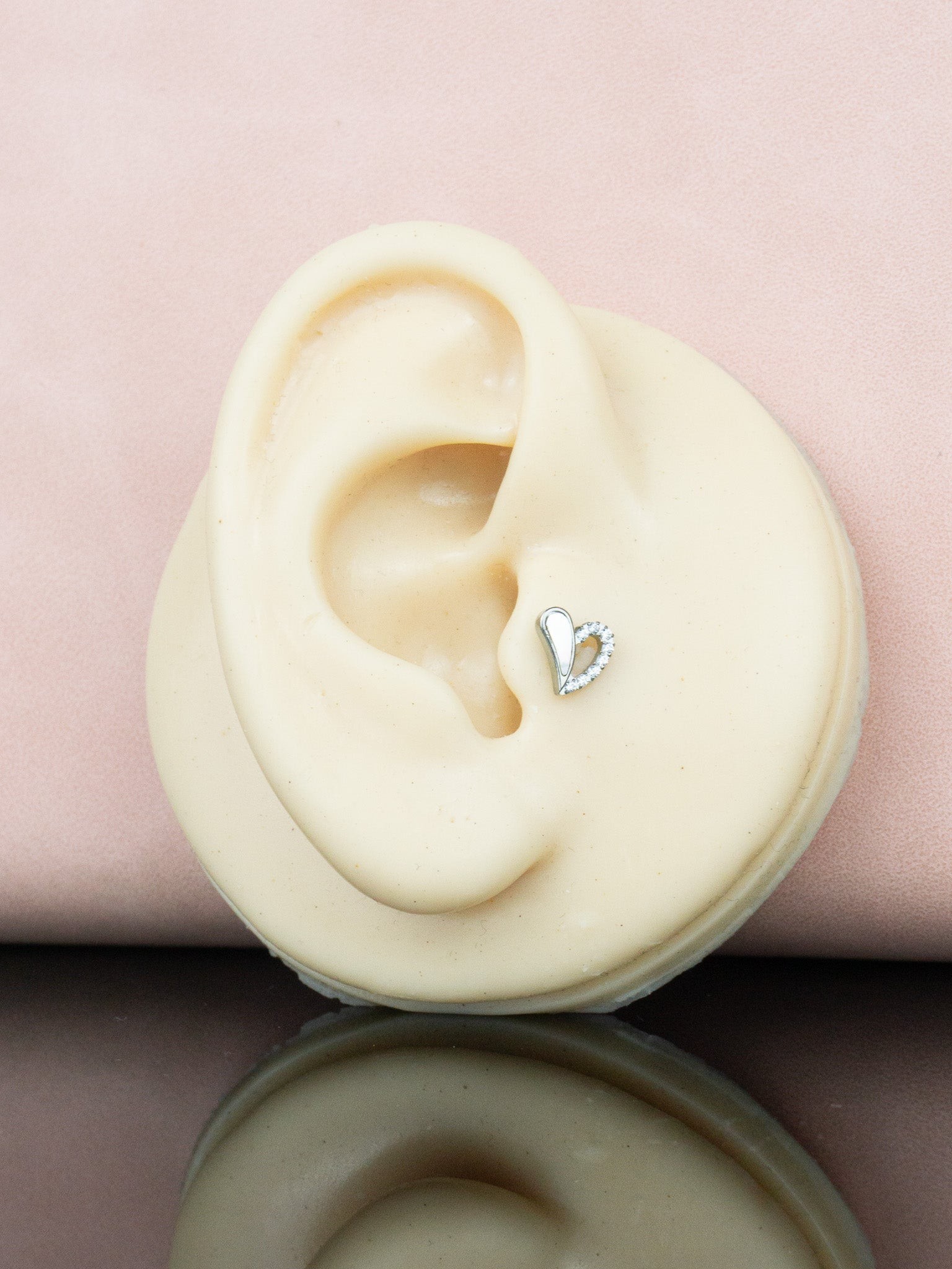 Titanyum Yarı Mineli Yarı Taşlı Kalp Düz Labret Tragus Piercing