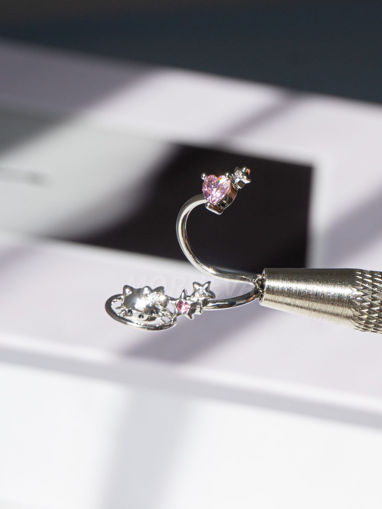Hello Kitty Kedicik Conch Piercingi