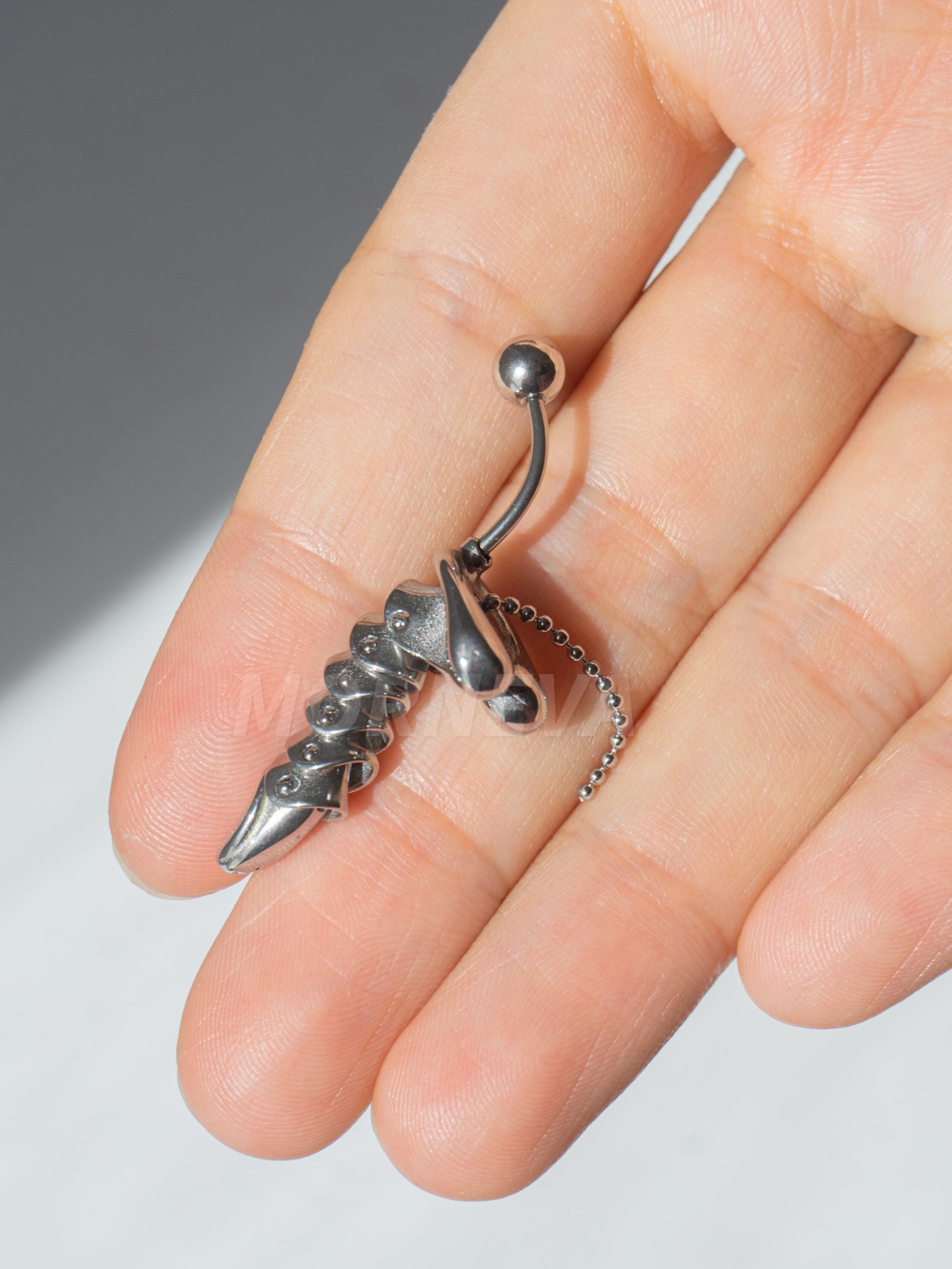 Işın Kılıcı Tamamen Çelik Göbek Belly Piercingi
