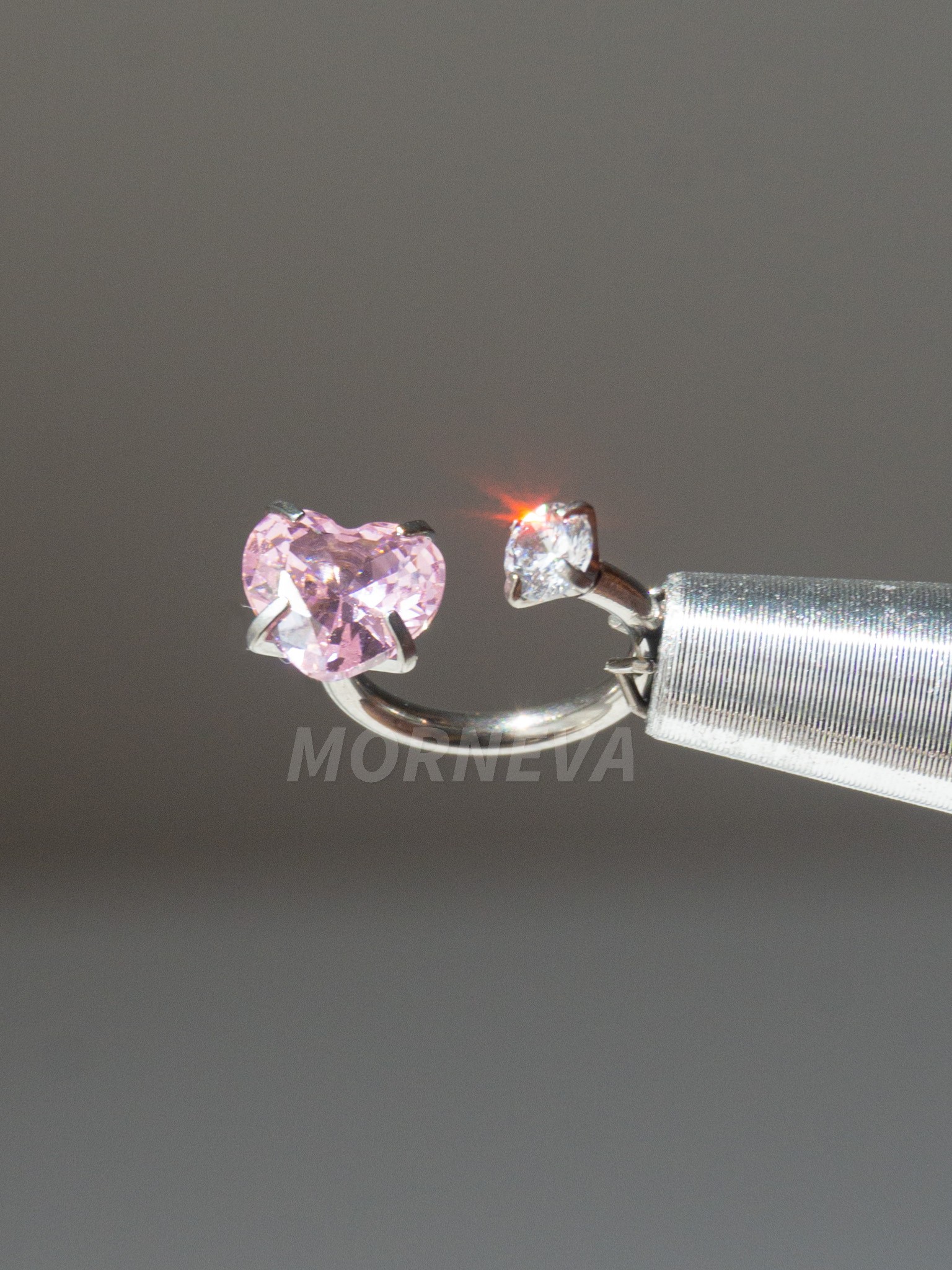 Hello Kitty Kristal Kalp Minimal Taş Çelik Helix Piercingi Küpe (1 Adet)