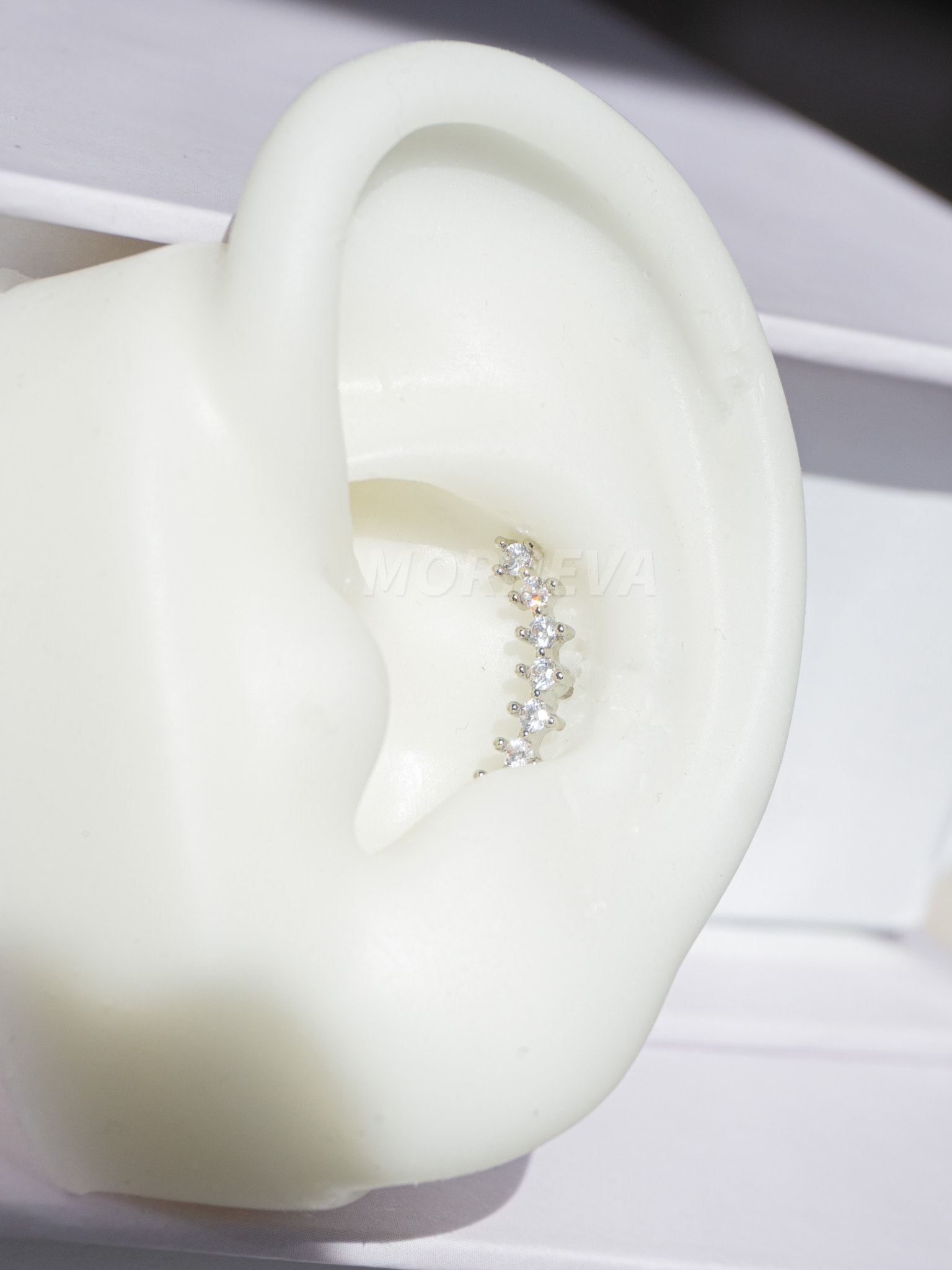 Vidasız Çelik Barlı Daire Taşlar Kıkırdak Kulak Helix Conch Tragus Piercingi (1 Adet)