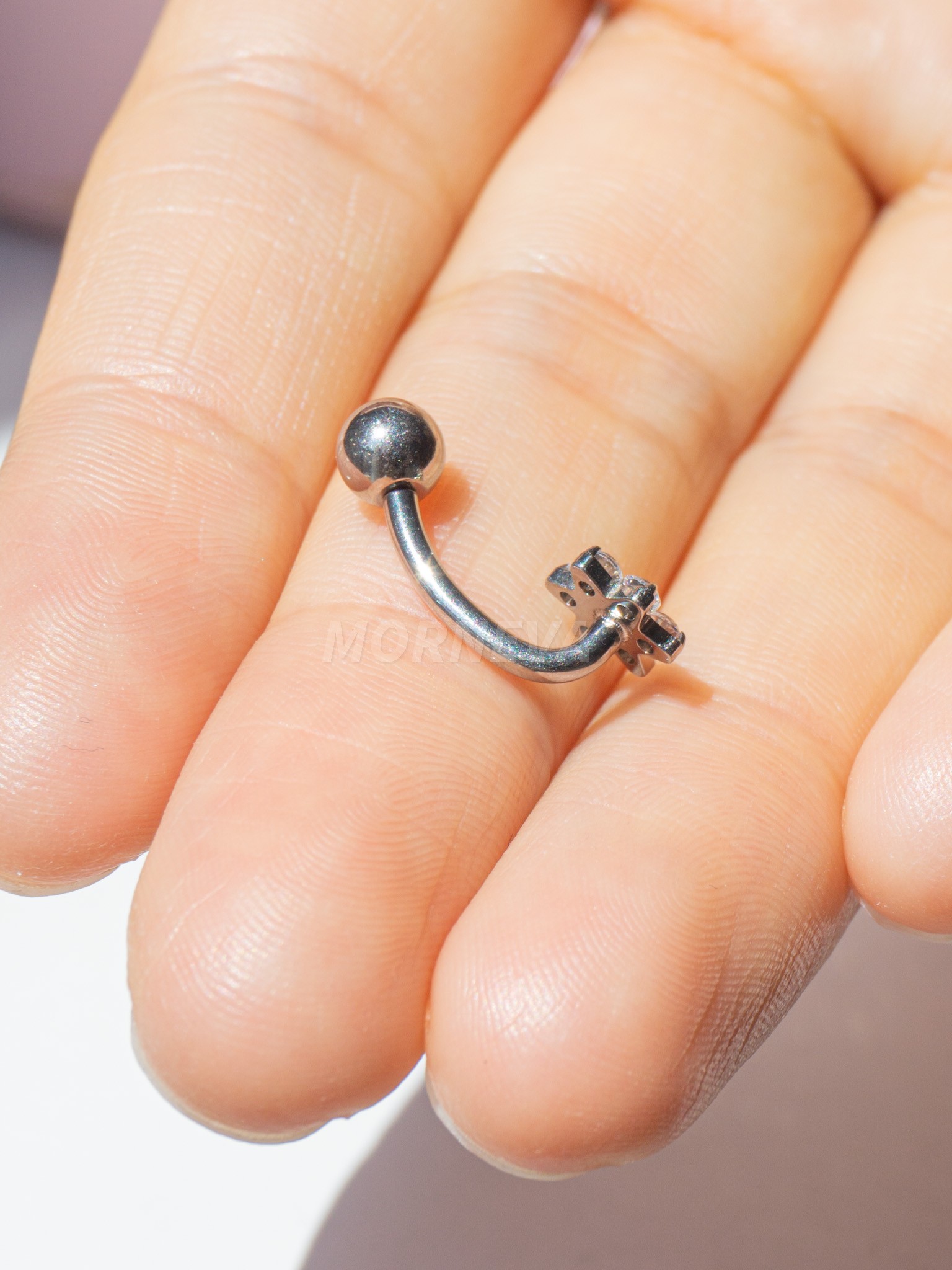Titanyum Minik Papatya Göbek Piercing