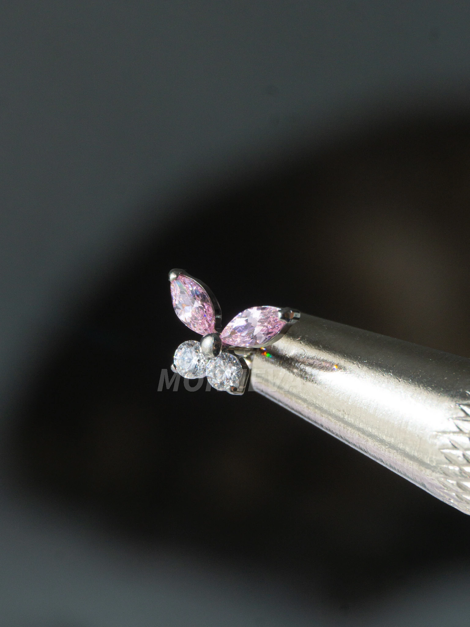 Titanyum Kristal Taşlı Kelebek Tragus Helix Conch Kıkırdak Kulak Piercingi (1 Adet) - Pembe