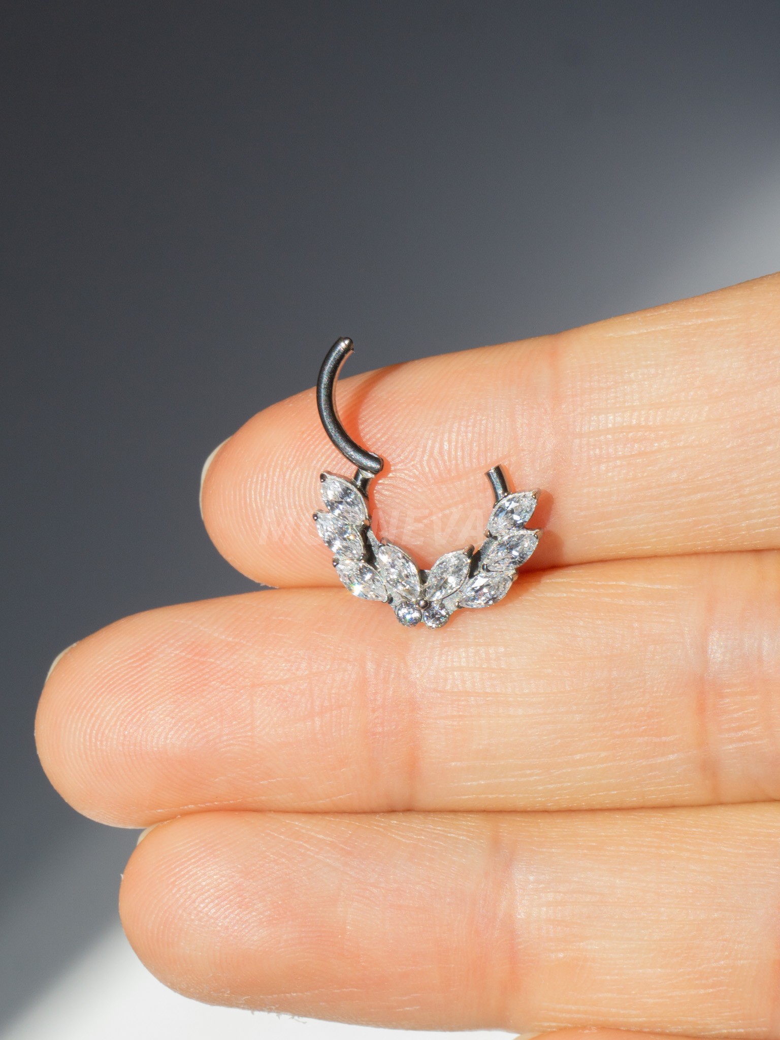 Titanyum Kelebek Kristaller Kilitli Halka Daith Septum Burun Piercingi