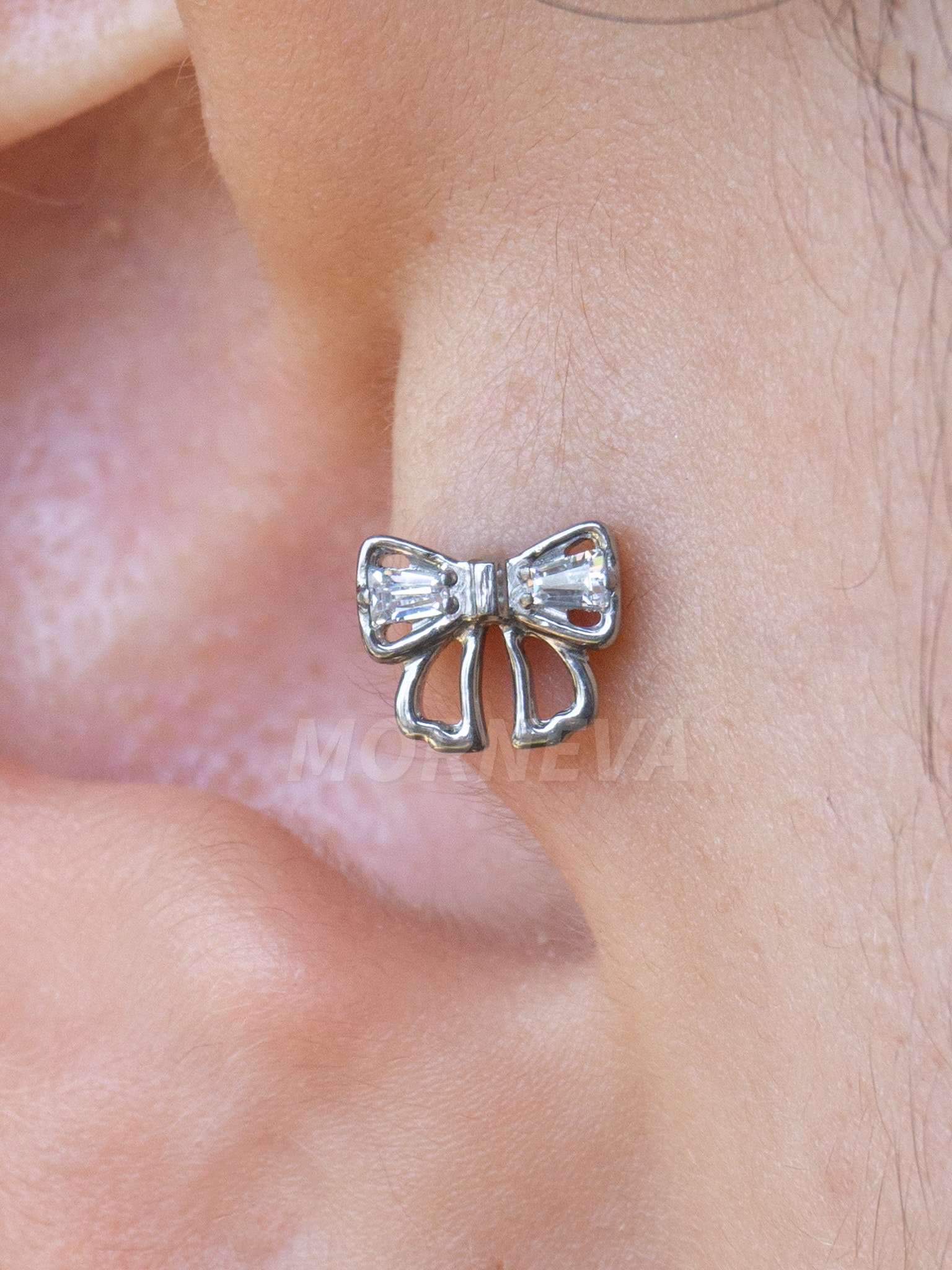 Titanyum Taşlı Hello Kitty Fiyonk Kıkırdak Kulak Helix Tragus Piercingi (1 Adet) - Gümüş