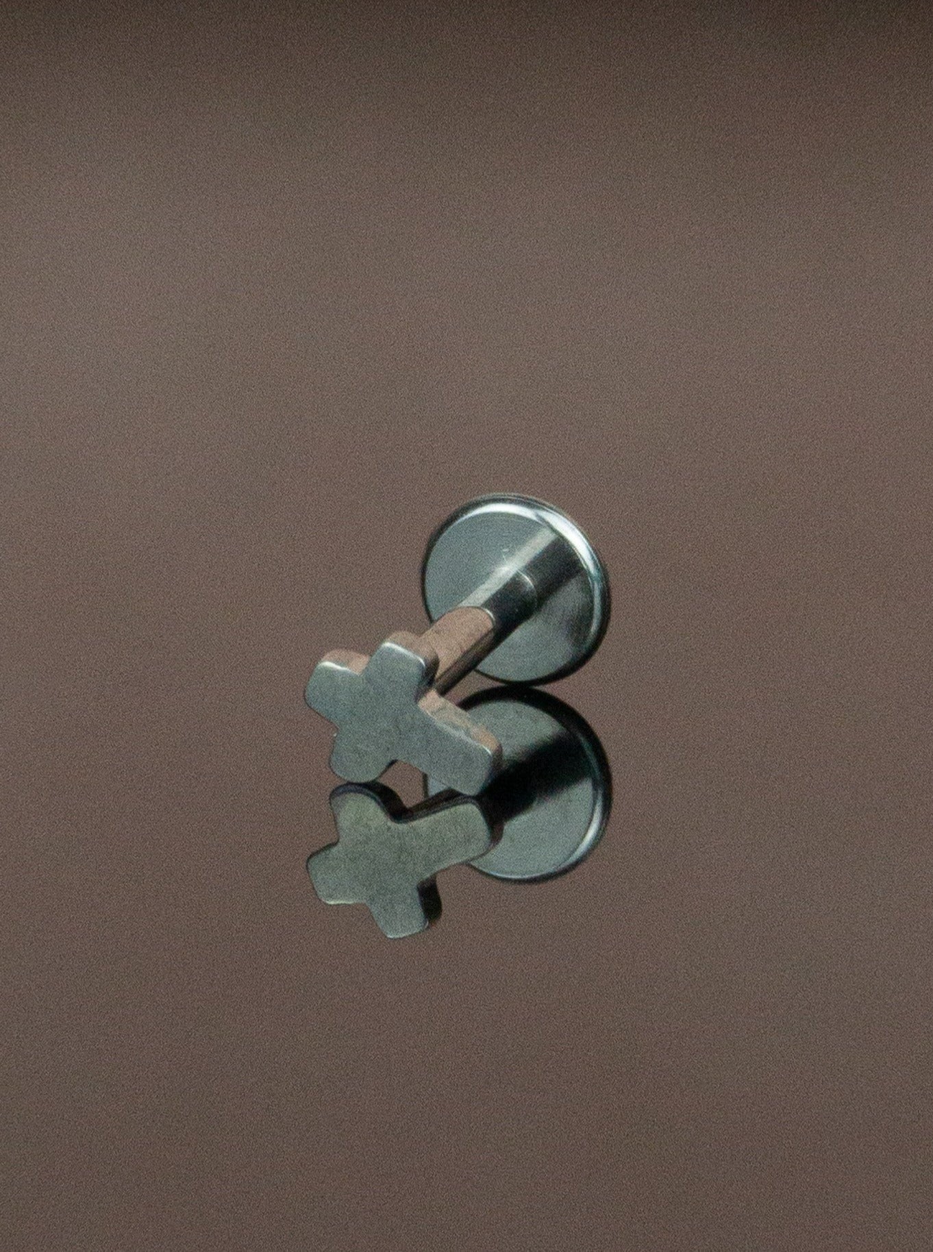 Titanyum Taşşsız Minik Haç Düz Labret Tragus Piercing