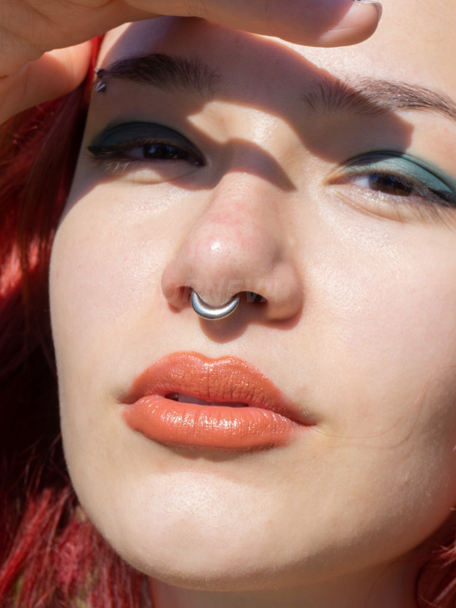 Titanyum | Kalın Gibi Gözüken Ama İnce Kilitli Halka Daith Septum Piercingi