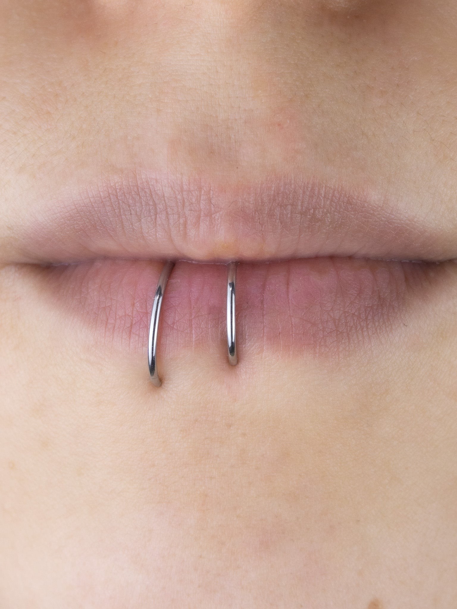 Basic Halka Dudak Sıkıştırma Sahte Piercing