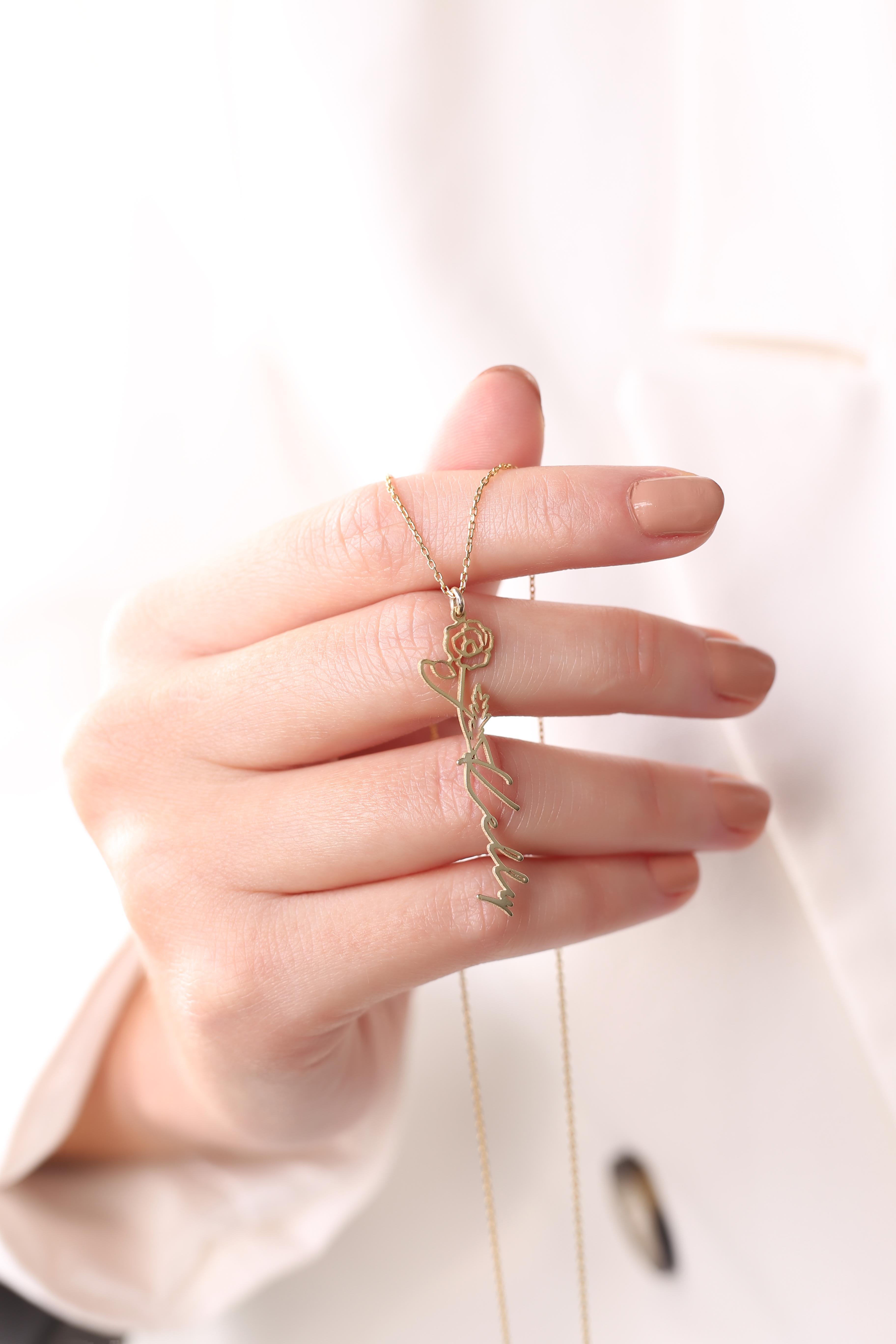 Collier en argent avec fleur de naissance du mois d'août - Or