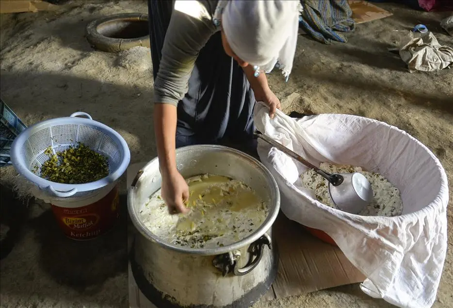 Doğal otlarla hazırlanmış, geleneksel yöntemle üretilen Van otlu peyniri – Sirmo Şarküteri