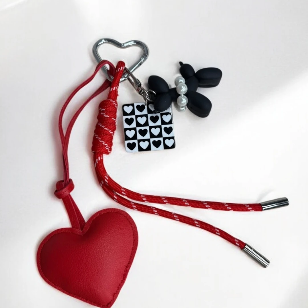 nci Kolyeli Köpek ve Kalpli Çanta Kırmızı Charm Anahtarlık