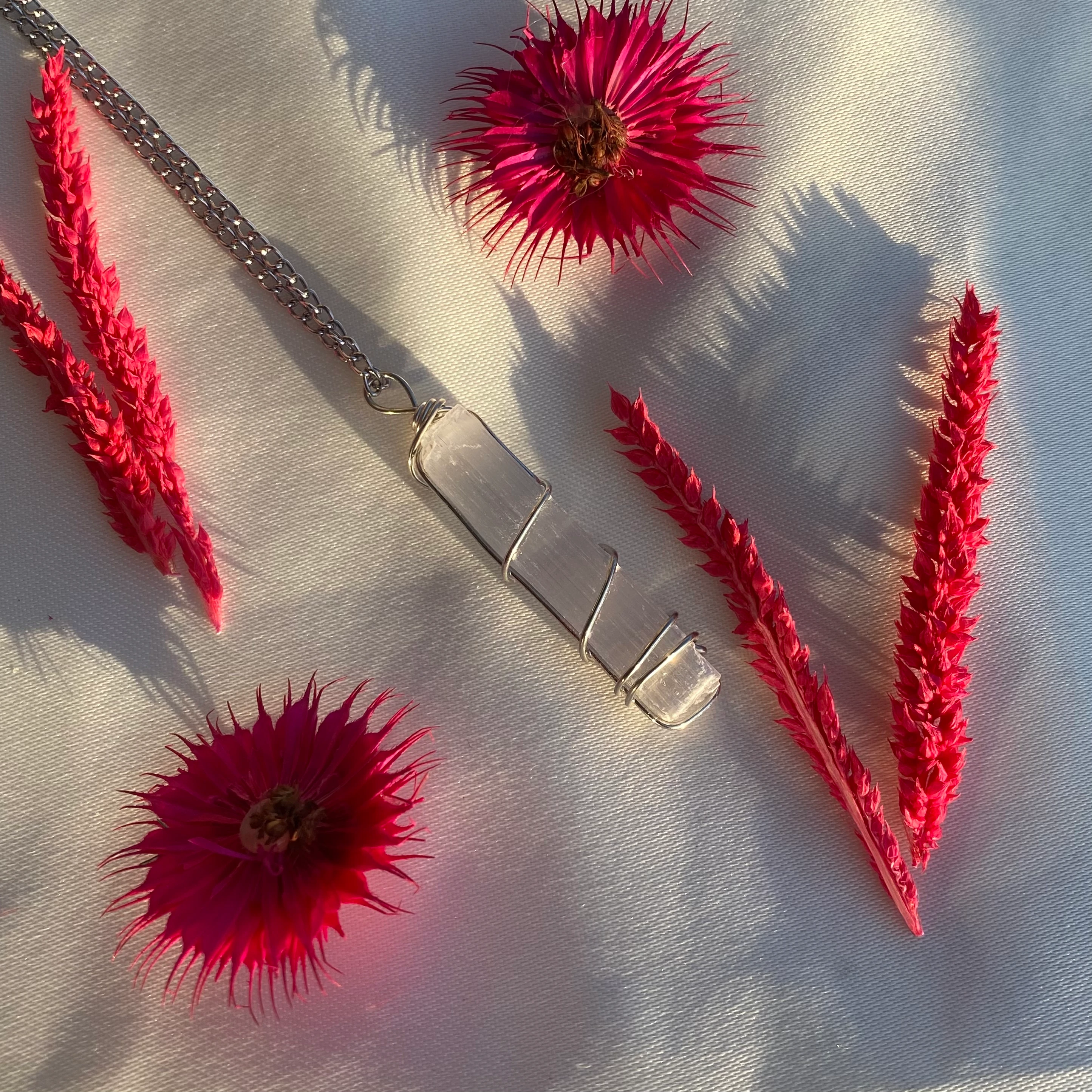 Selenit Daşı Təbii Daşa Bükülmüş Model 