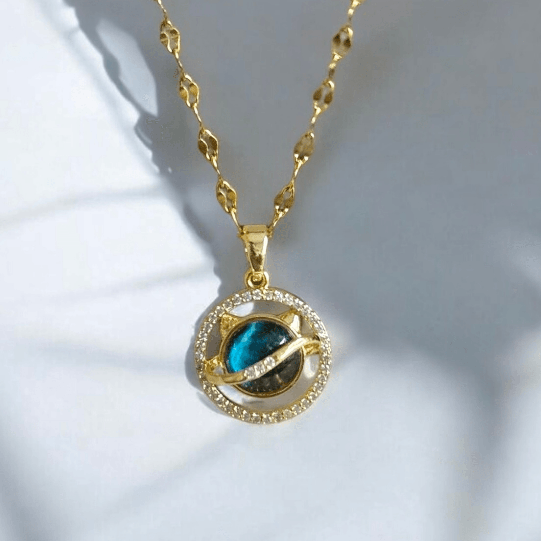 Uzayın İhtişamı Jüpiter Zirkon Taşlı Gold Çelik Kolye