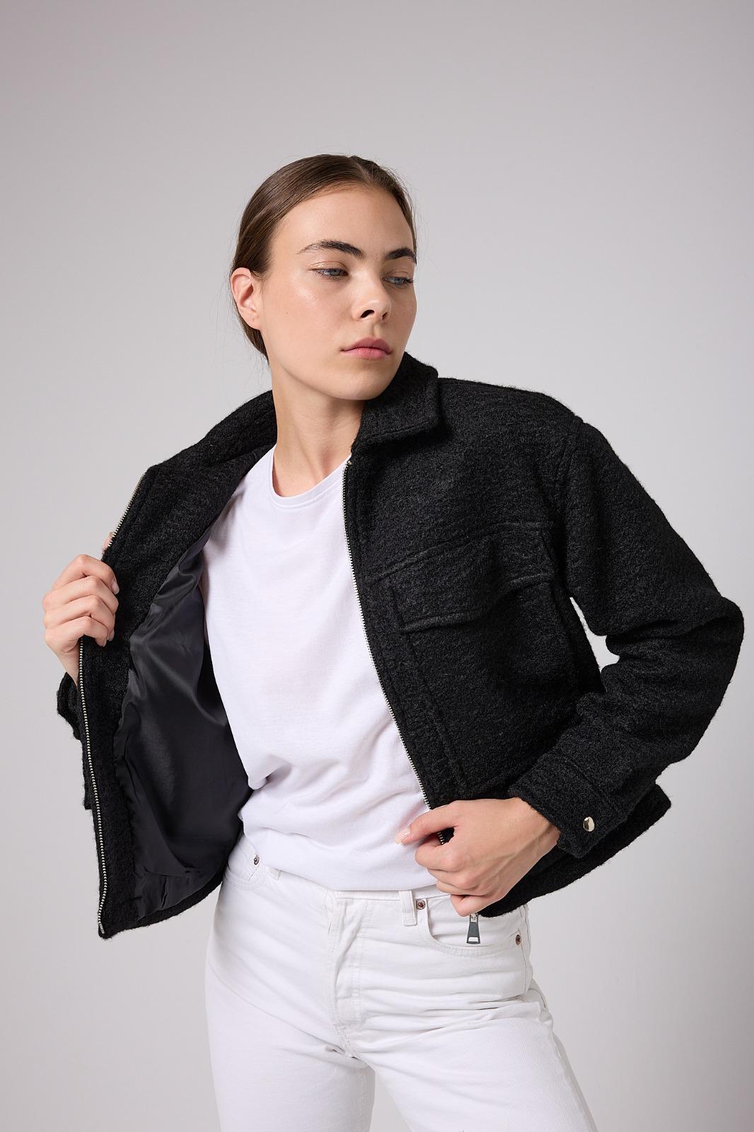 ASTARLI ÇİFT CEPLİ KAŞE CEKET