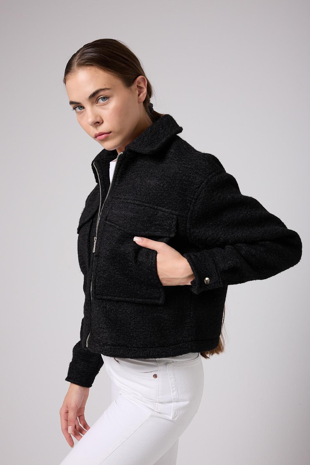 ASTARLI ÇİFT CEPLİ KAŞE CEKET