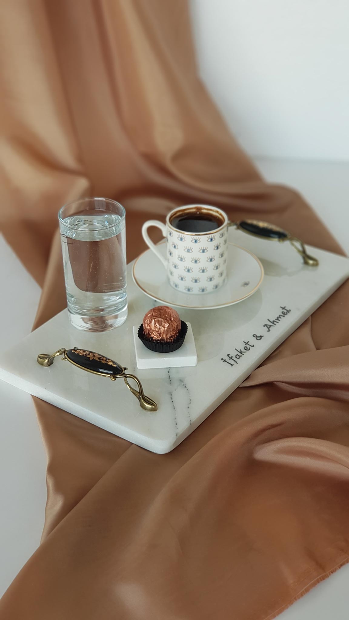 YASEMİN Mermer Söz / Nişan Tepsisi - Siyah Porselen Kulplu