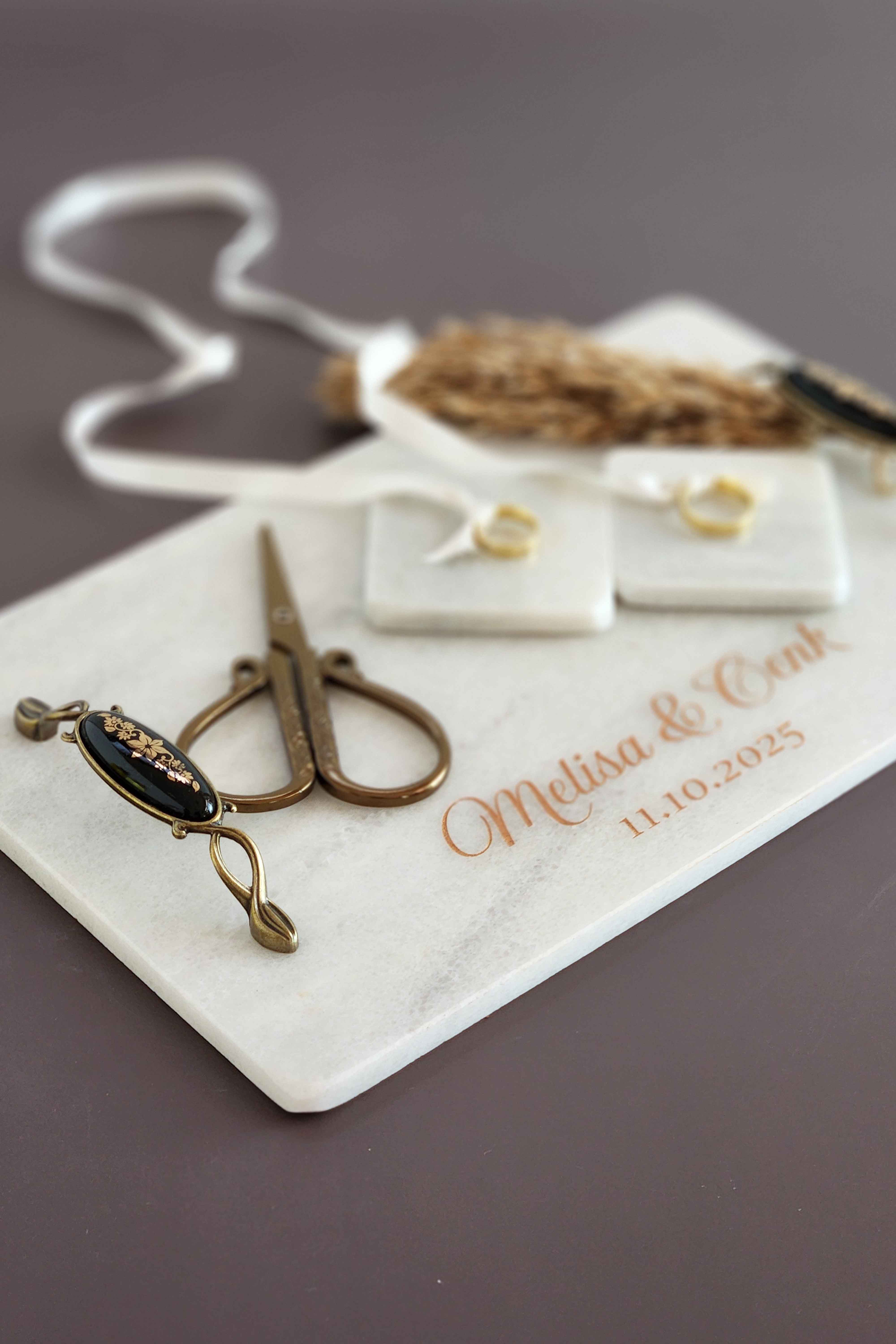 YASEMİN Mermer Söz / Nişan Tepsisi - Siyah Porselen Kulplu