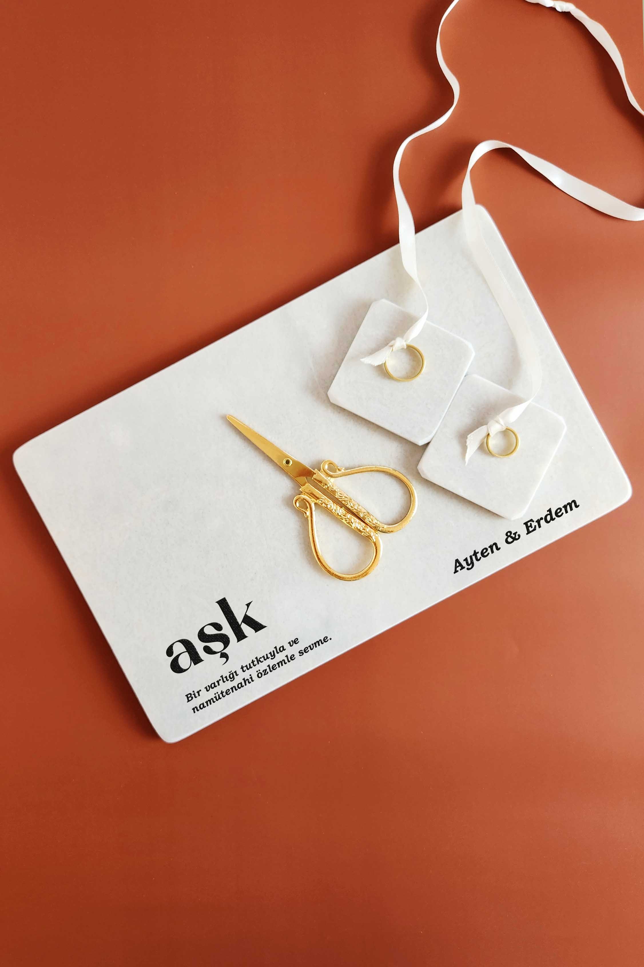 AŞK - Gerçek İnce Mermer Söz/nişan Tepsisi (32X20 CM) + Makas + 2 Adet Yüzüklük - Altın