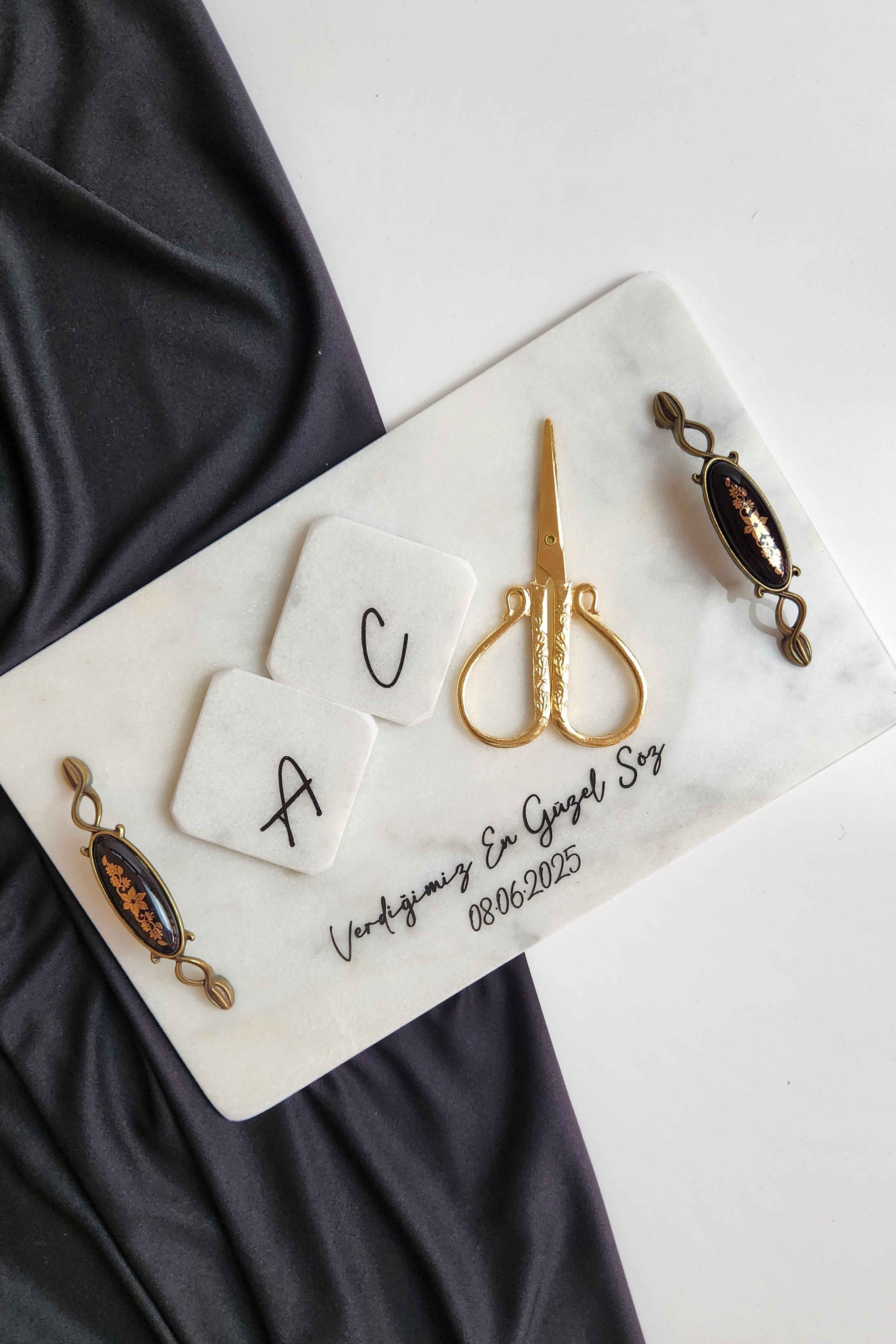 YASEMİN Mermer Söz / Nişan Tepsisi - Siyah Porselen Kulplu