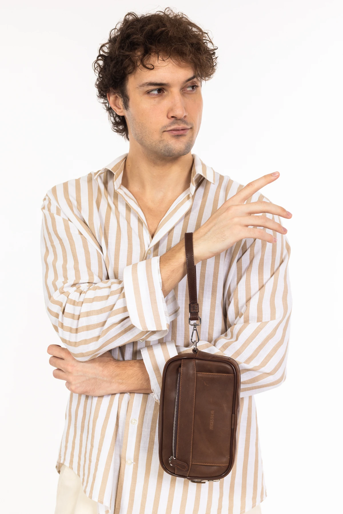 Mussen Monarque Hakiki Dana Derisi Erkek Kilitli El Portföy Çantası – 3 Cepli, Fermuarlı (21x12x6 cm) - Monarque Kahve Asfalt