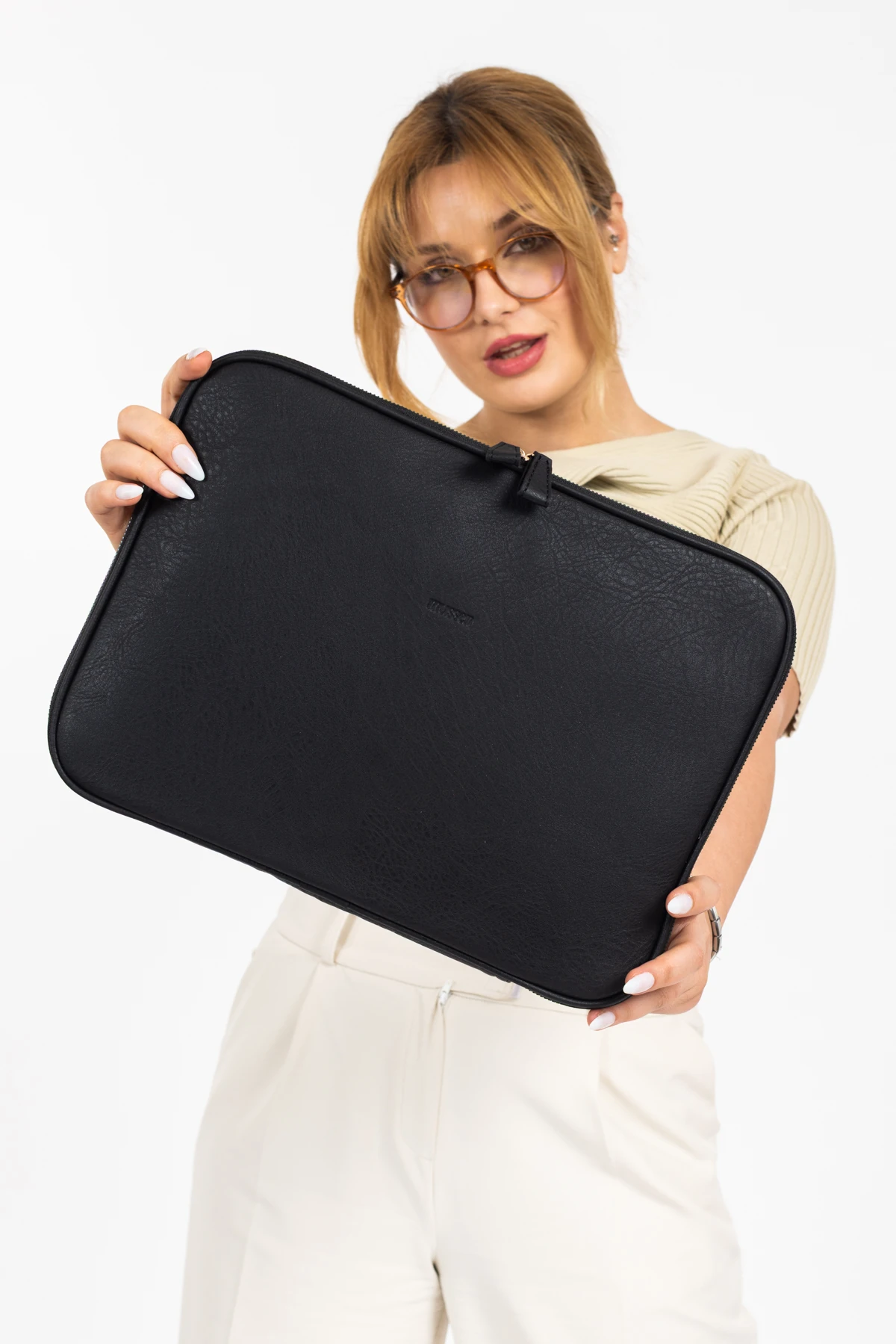 Mussen Laptop & Evrak Kılıfı Macbook Air Pro 13 - 14 inç - Siyah