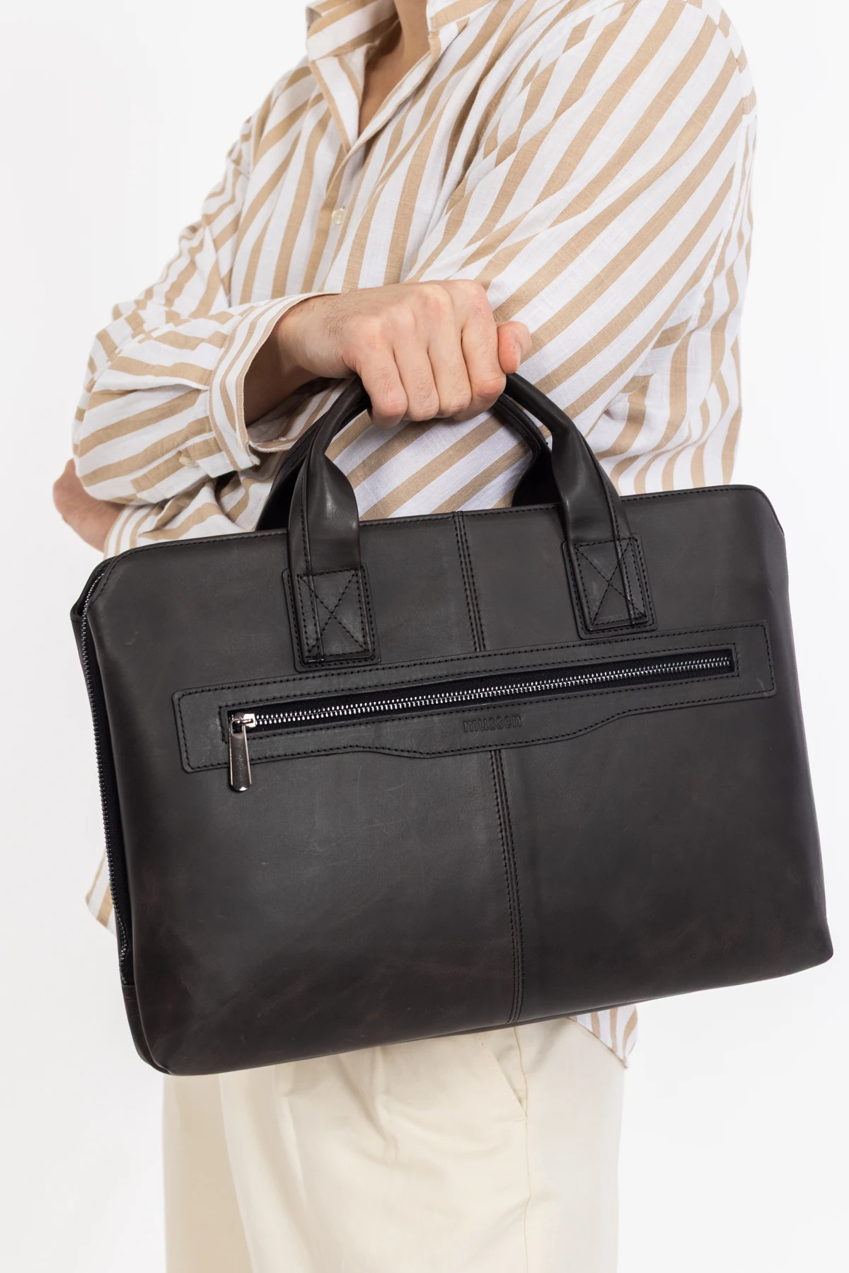 Mussen Grandora %100 Hakiki Deri 15.6 inç Laptop Evrak Çantası – 3 Bölmeli, Havuz Fermuarlı