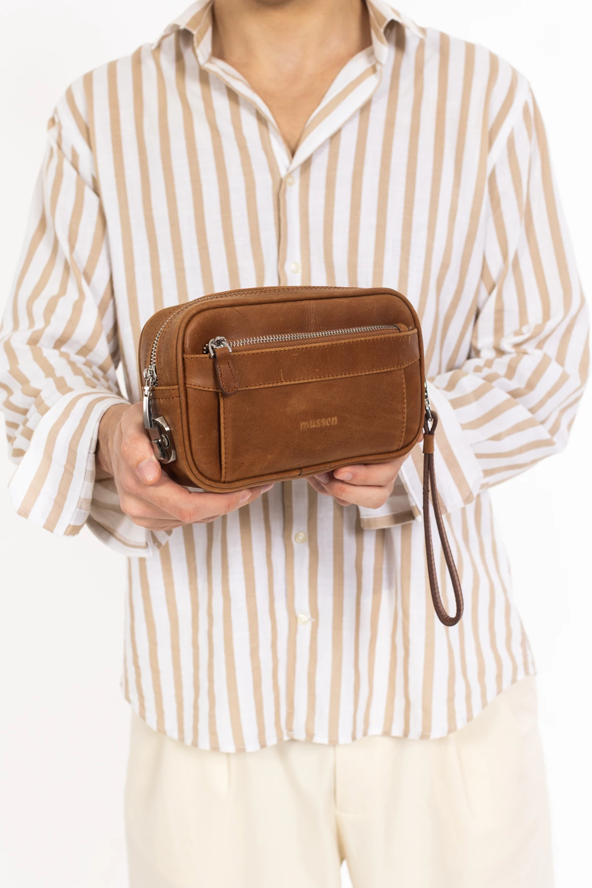 Mussen Monarque Hakiki Dana Derisi Erkek Kilitli El Portföy Çantası – 3 Cepli, Fermuarlı (21x12x6 cm) - Monarque Taba Asfalt