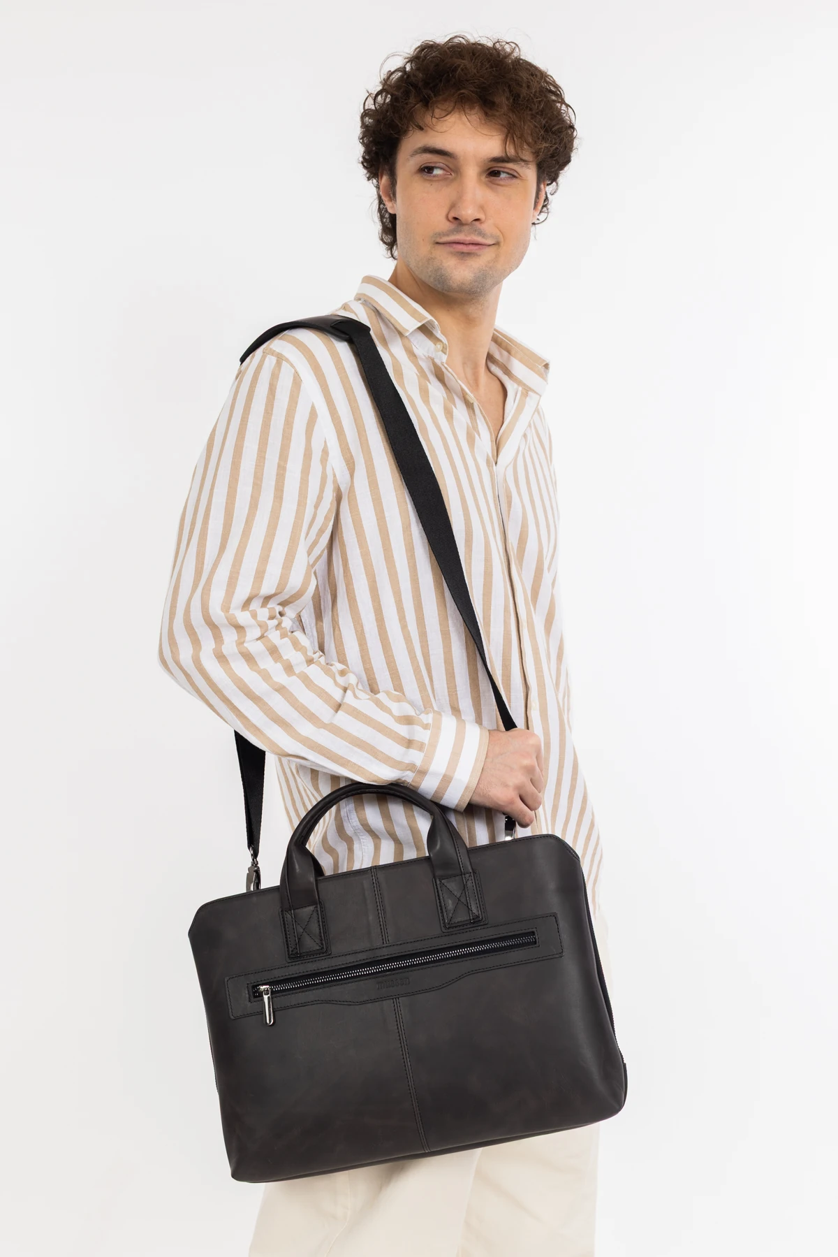 Mussen Grandora %100 Hakiki Deri 15.6 inç Laptop Evrak Çantası – 3 Bölmeli, Havuz Fermuarlı