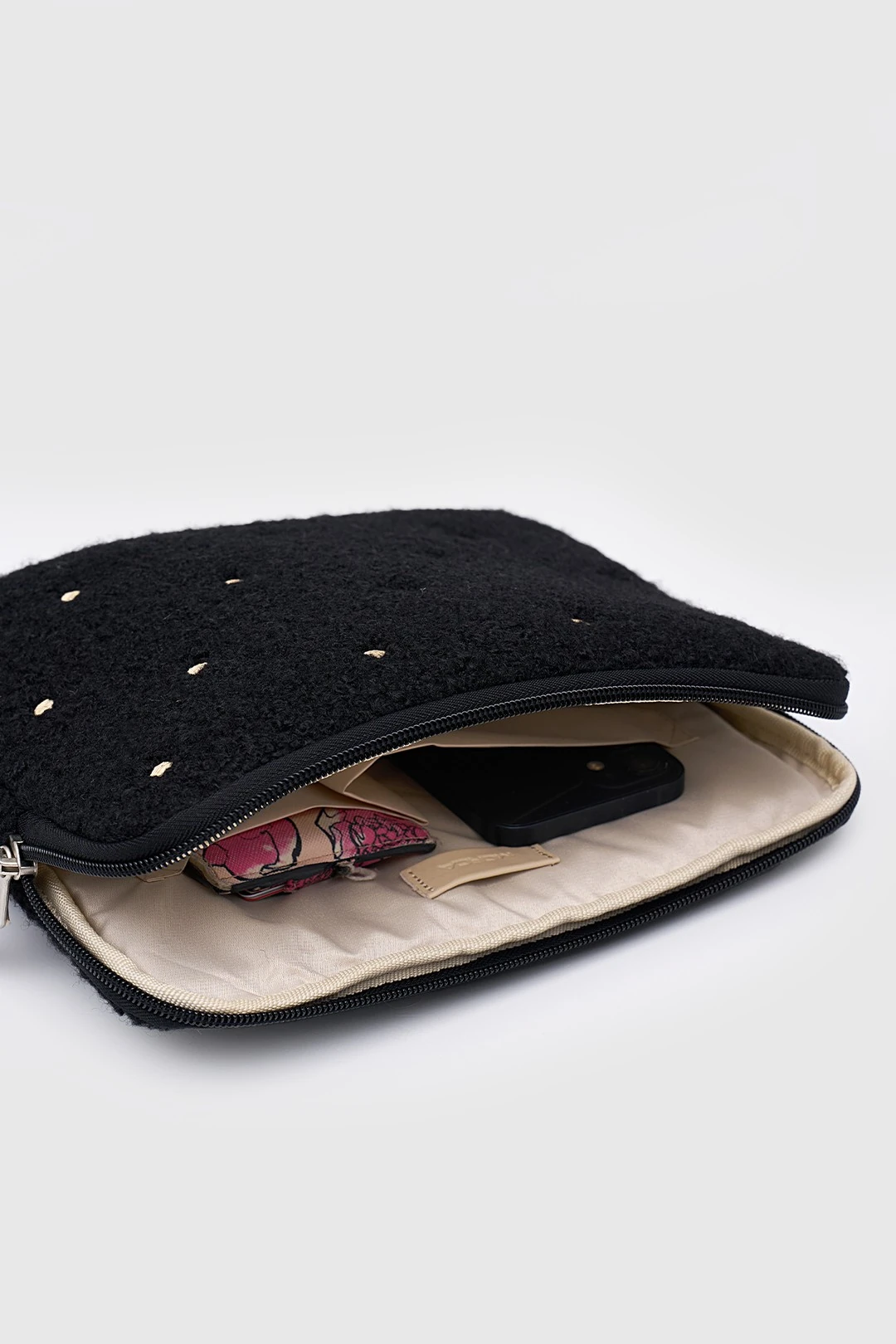 Puantiyeli Tablet Kılıfı 10” & 11” İnç Uyumlu - Siyah