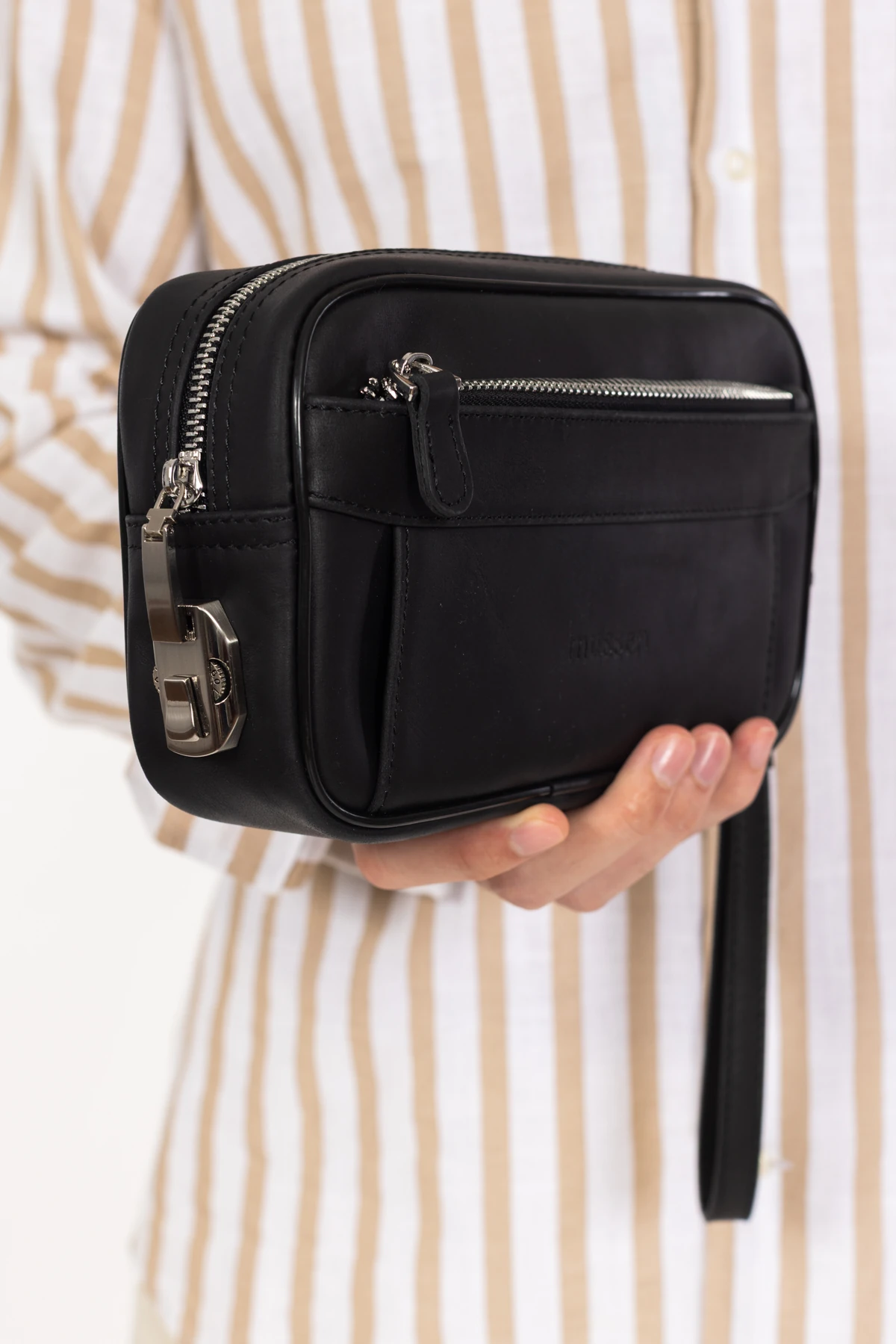 Mussen Monarque Hakiki Dana Derisi Erkek Kilitli El Portföy Çantası – 3 Cepli, Fermuarlı (21x12x6 cm)