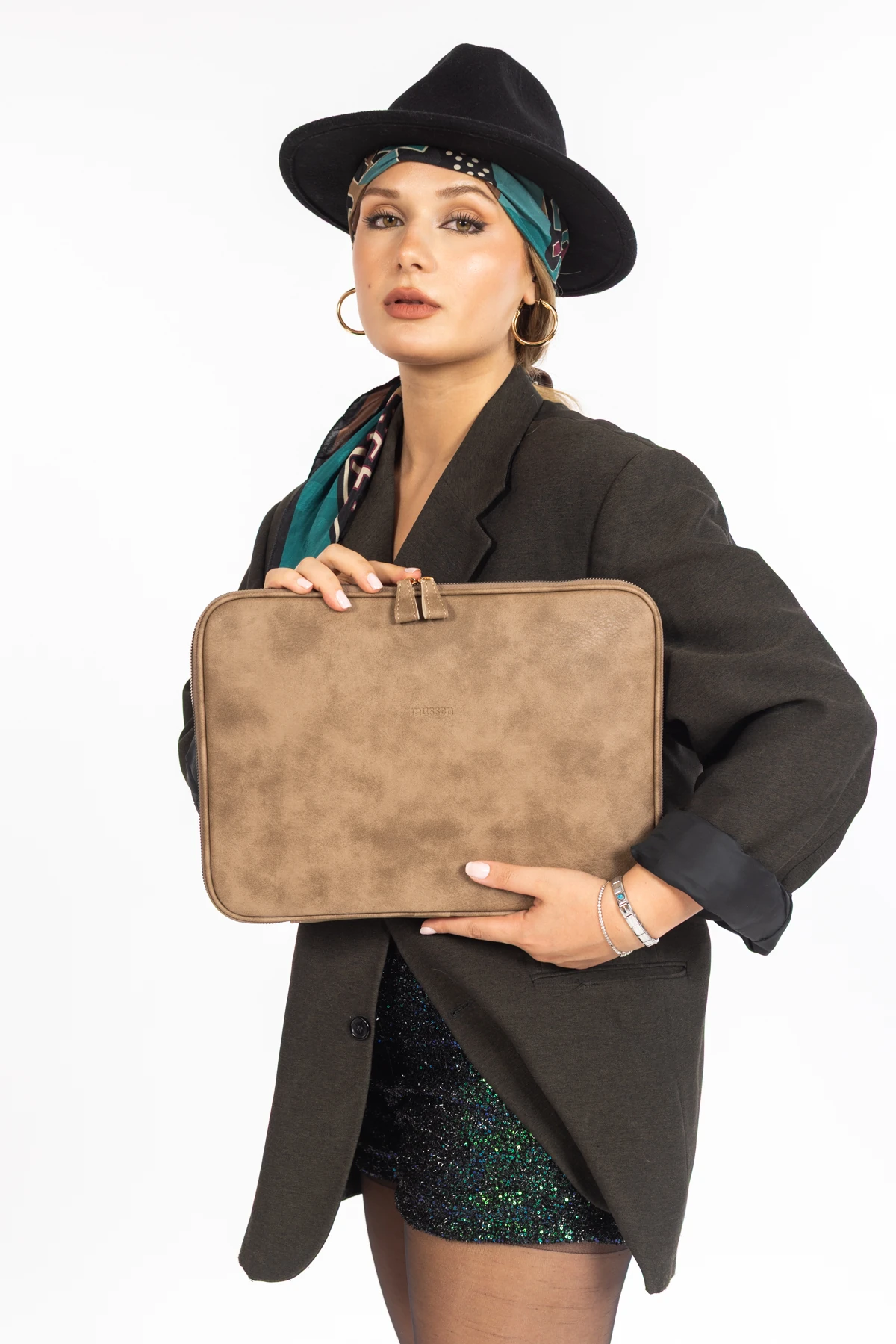 Mussen Laptop & Evrak Kılıfı Macbook Air Pro 13 - 14 inç - Koyu Vizon Raven