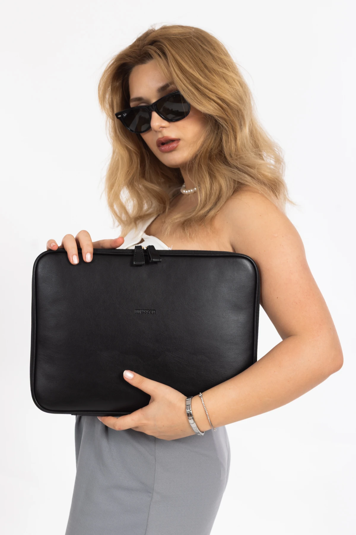 Mussen Laptop & Evrak Kılıfı Macbook Air Pro 13 - 14 inç - Siyah Nova