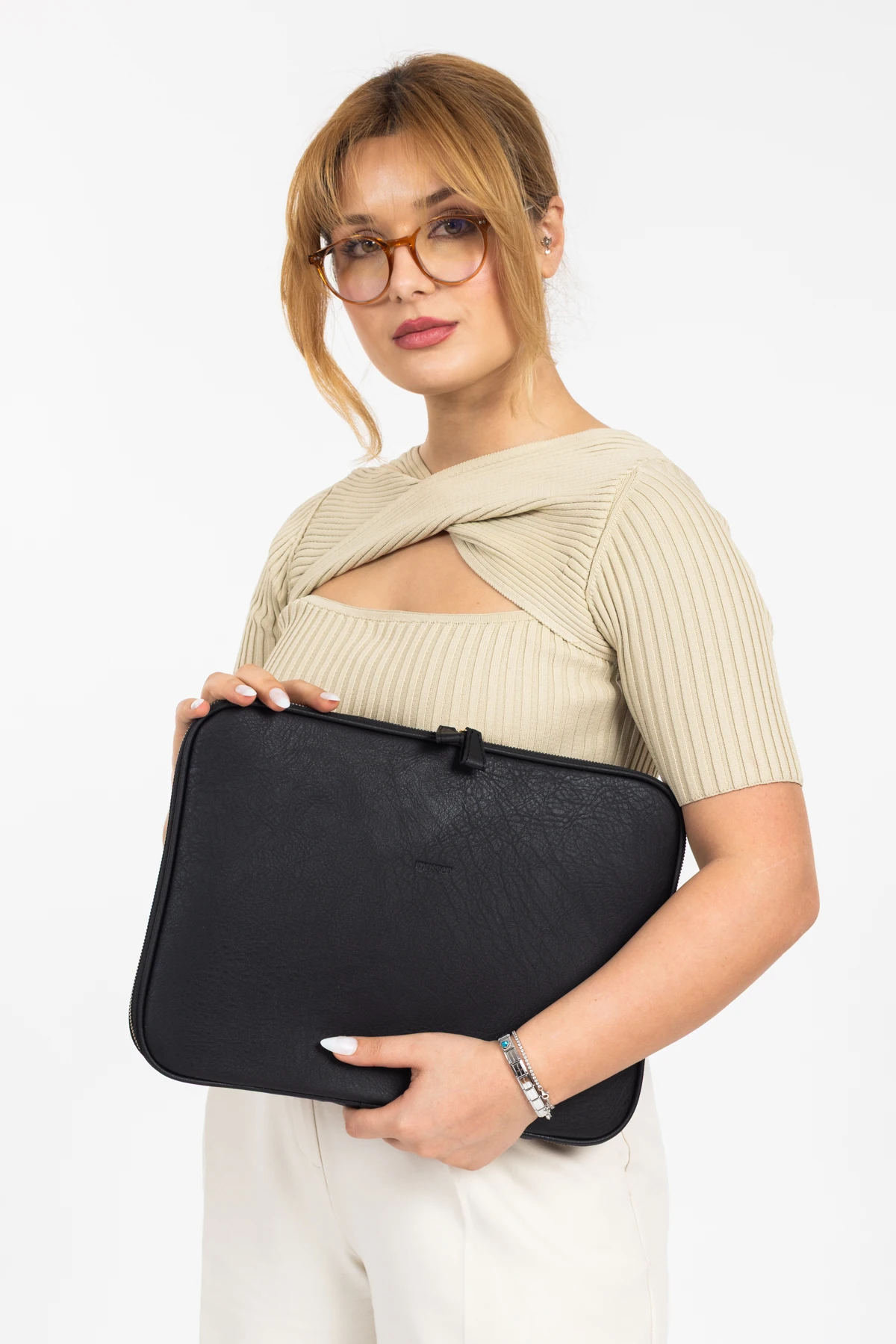 Mussen Laptop & Evrak Kılıfı Macbook Air Pro 13 - 14 inç - Siyah