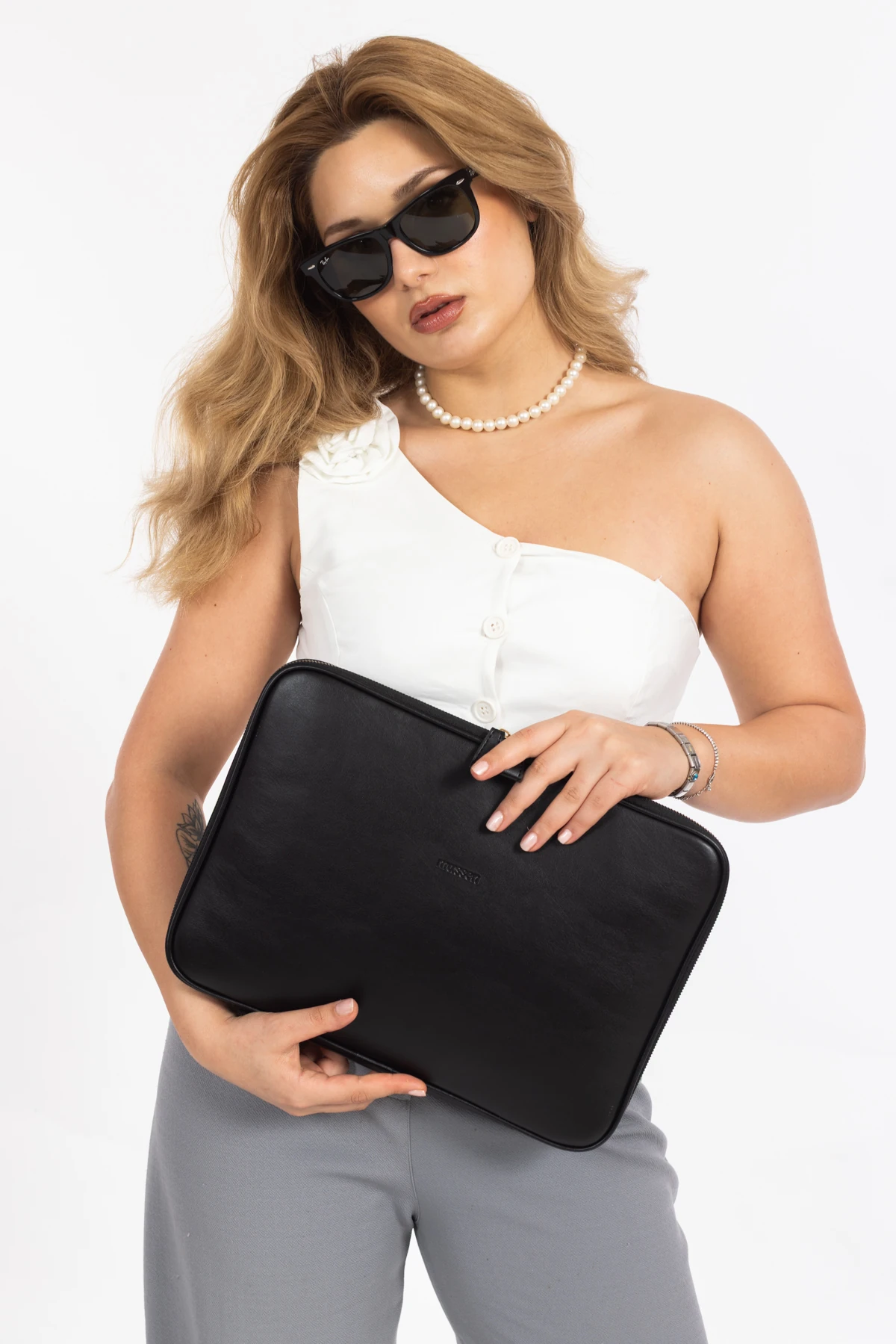 Mussen Laptop & Evrak Kılıfı Macbook Air Pro 13 - 14 inç - Siyah Nova