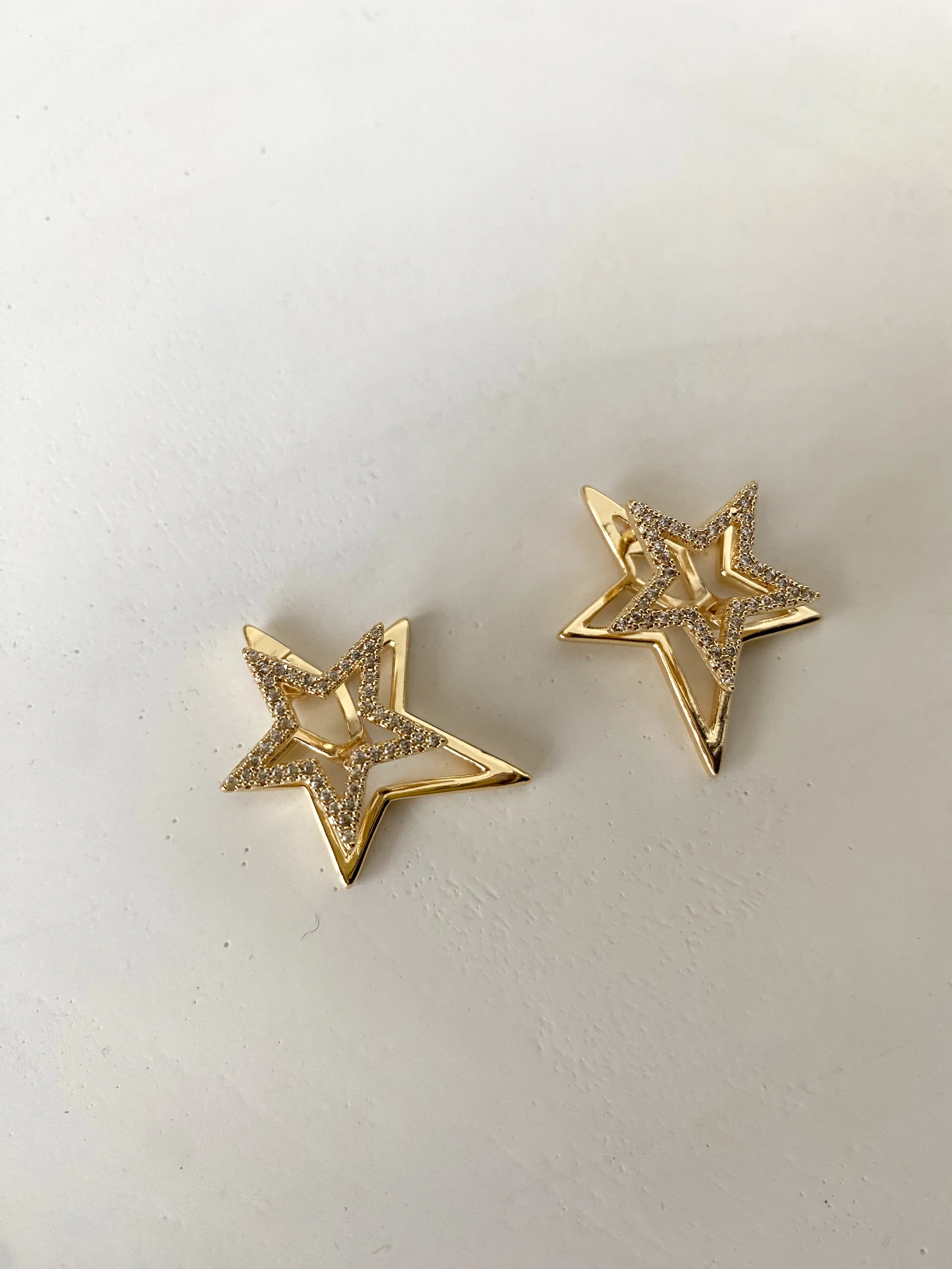 Zirkon Taşlı Asimetrik Yıldız Küpe