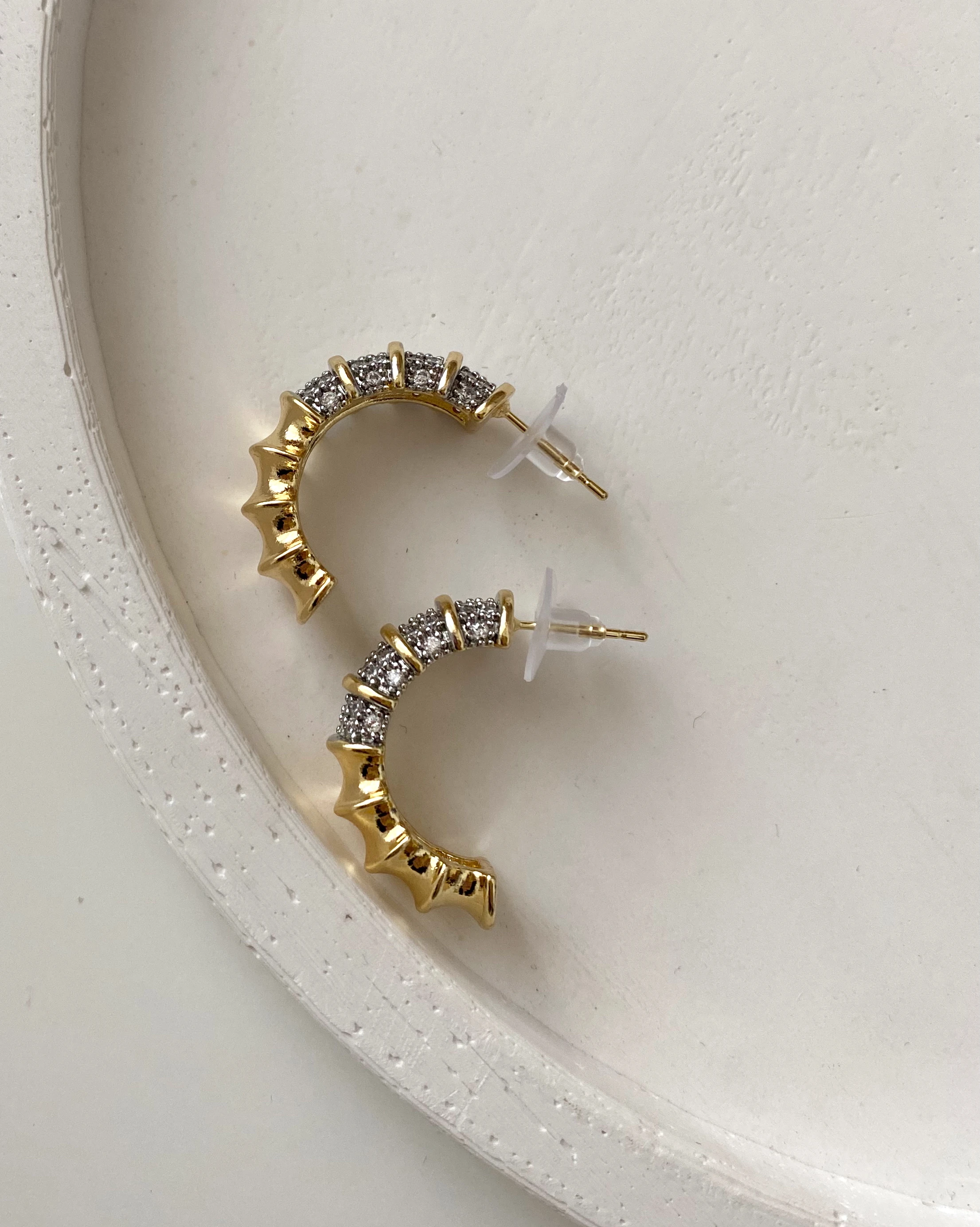 Zirkon Taşlı Yarım Halka Küpe