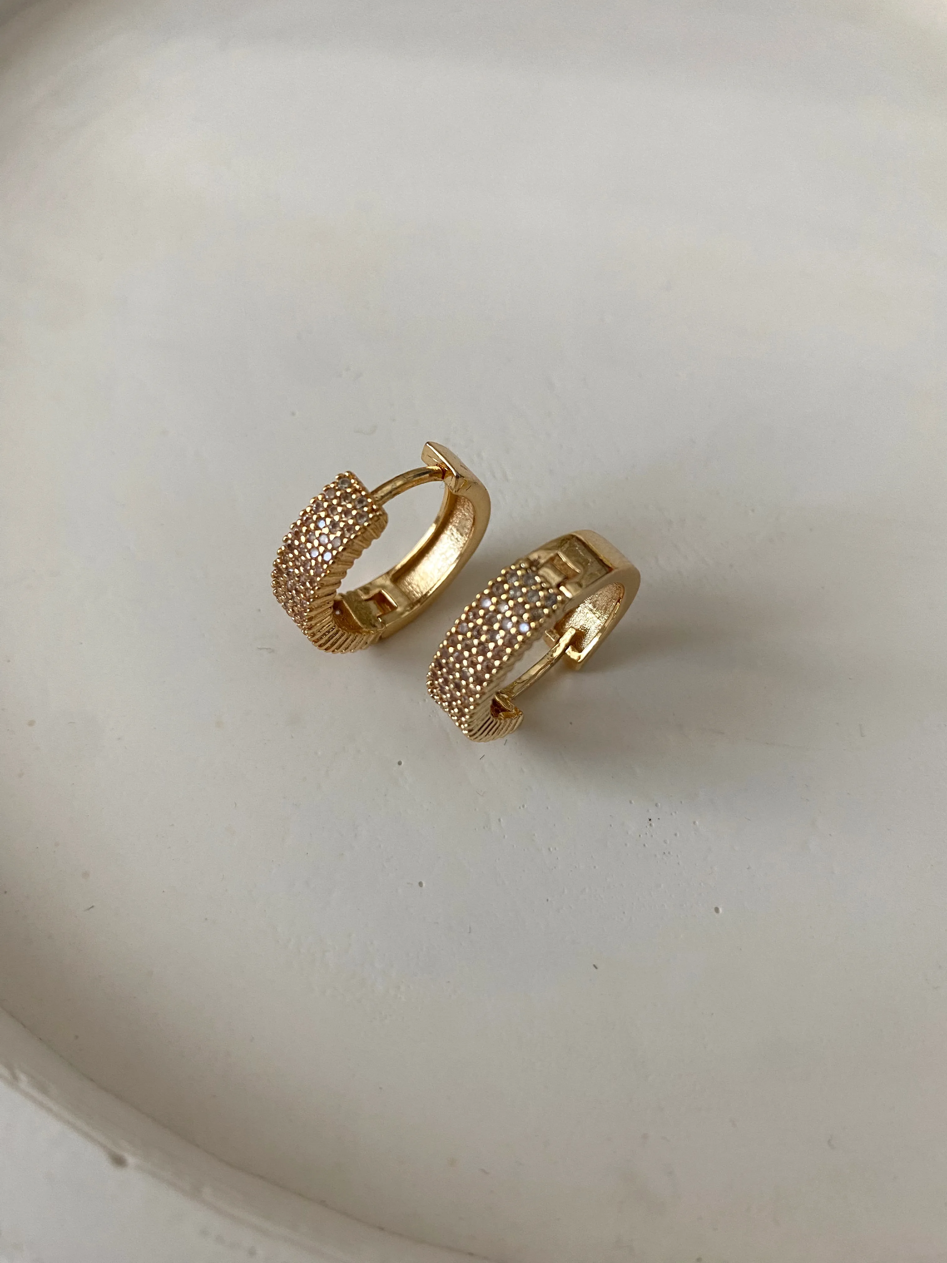 Özel Seri Klasik Zirkon Taşlı Halka Küpe