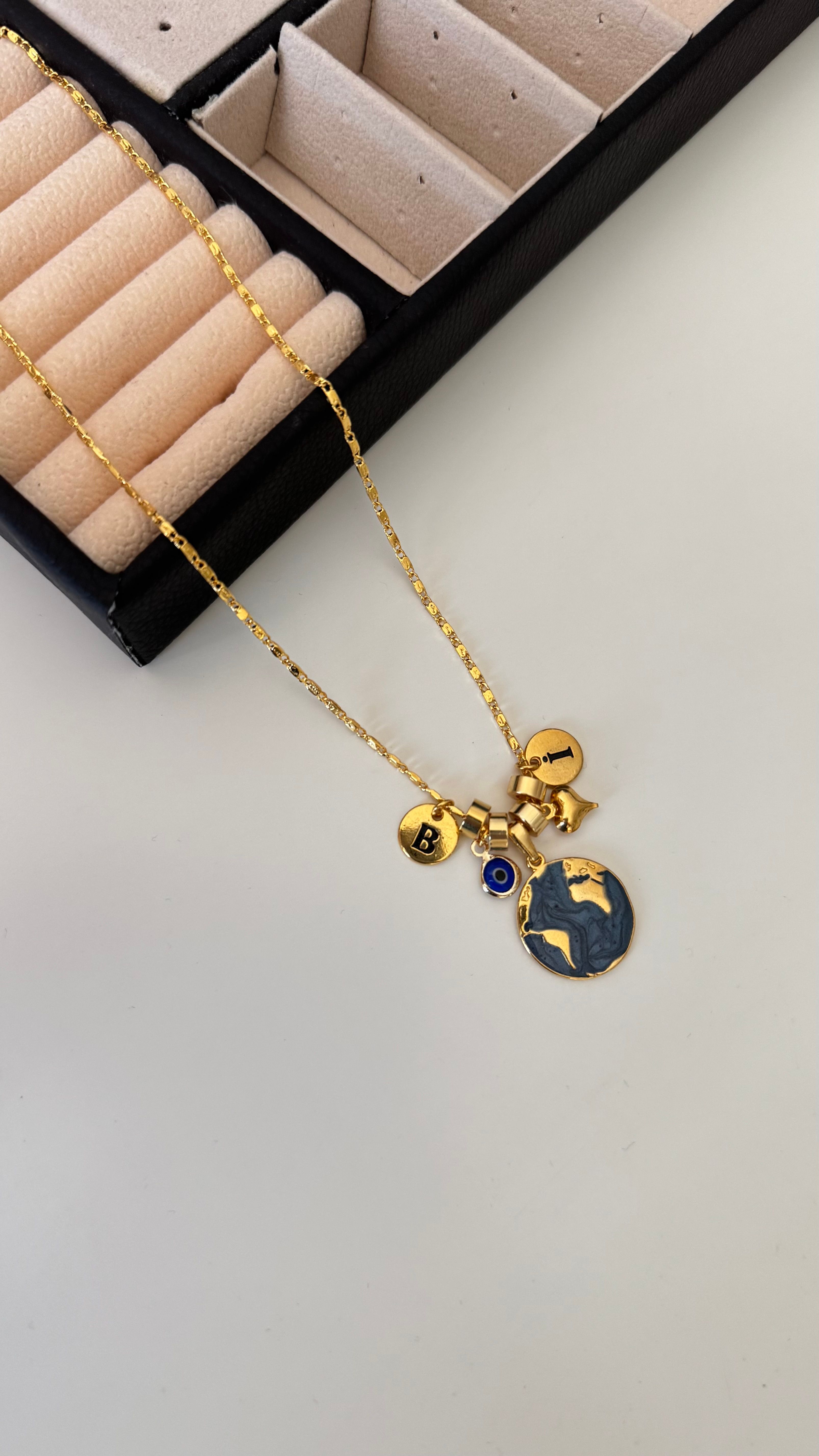 Dünya Hareketli Charm Kolye