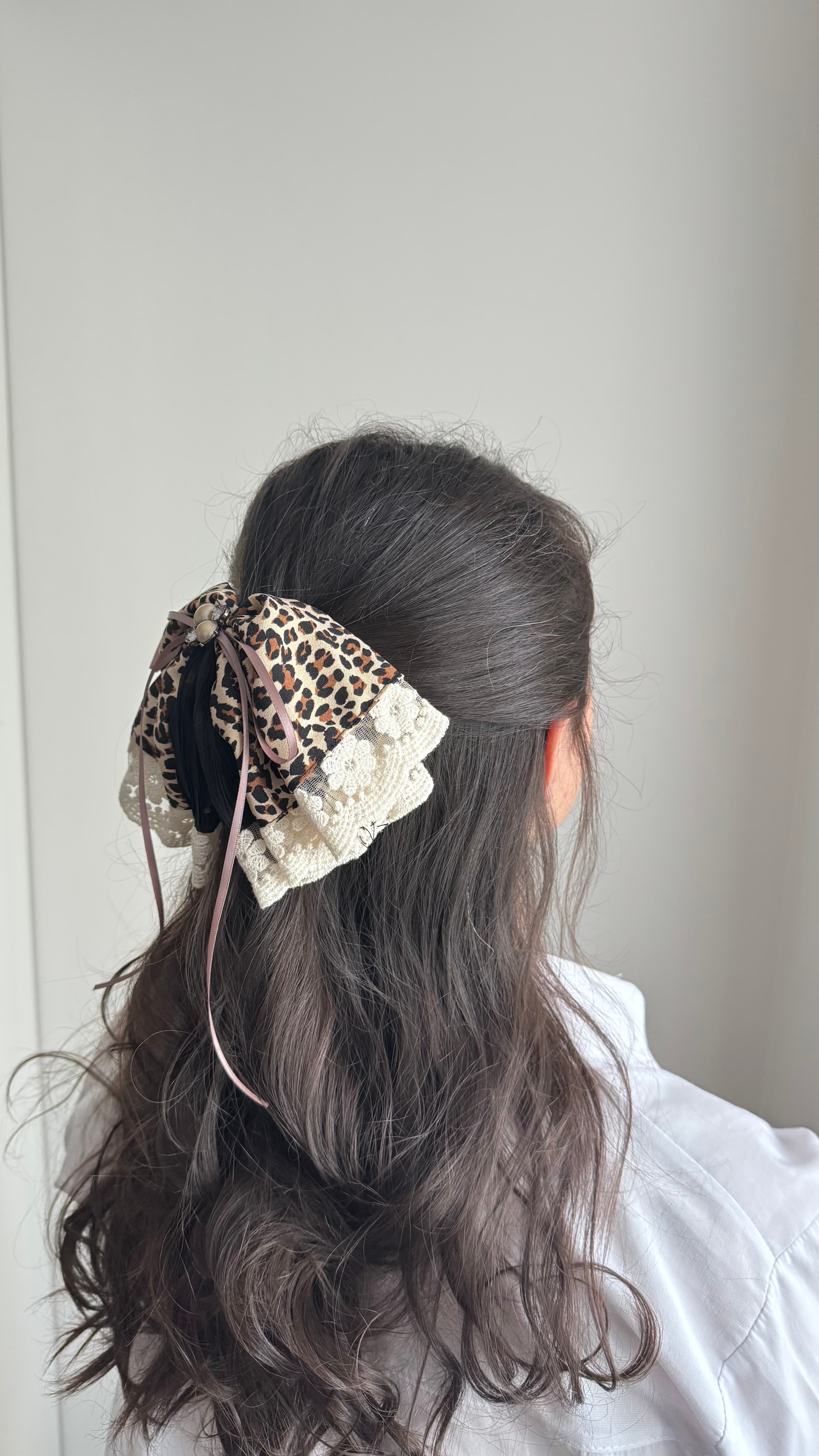 Vintage Leopar Desenli Tül Detay Kıstırmalı Toka