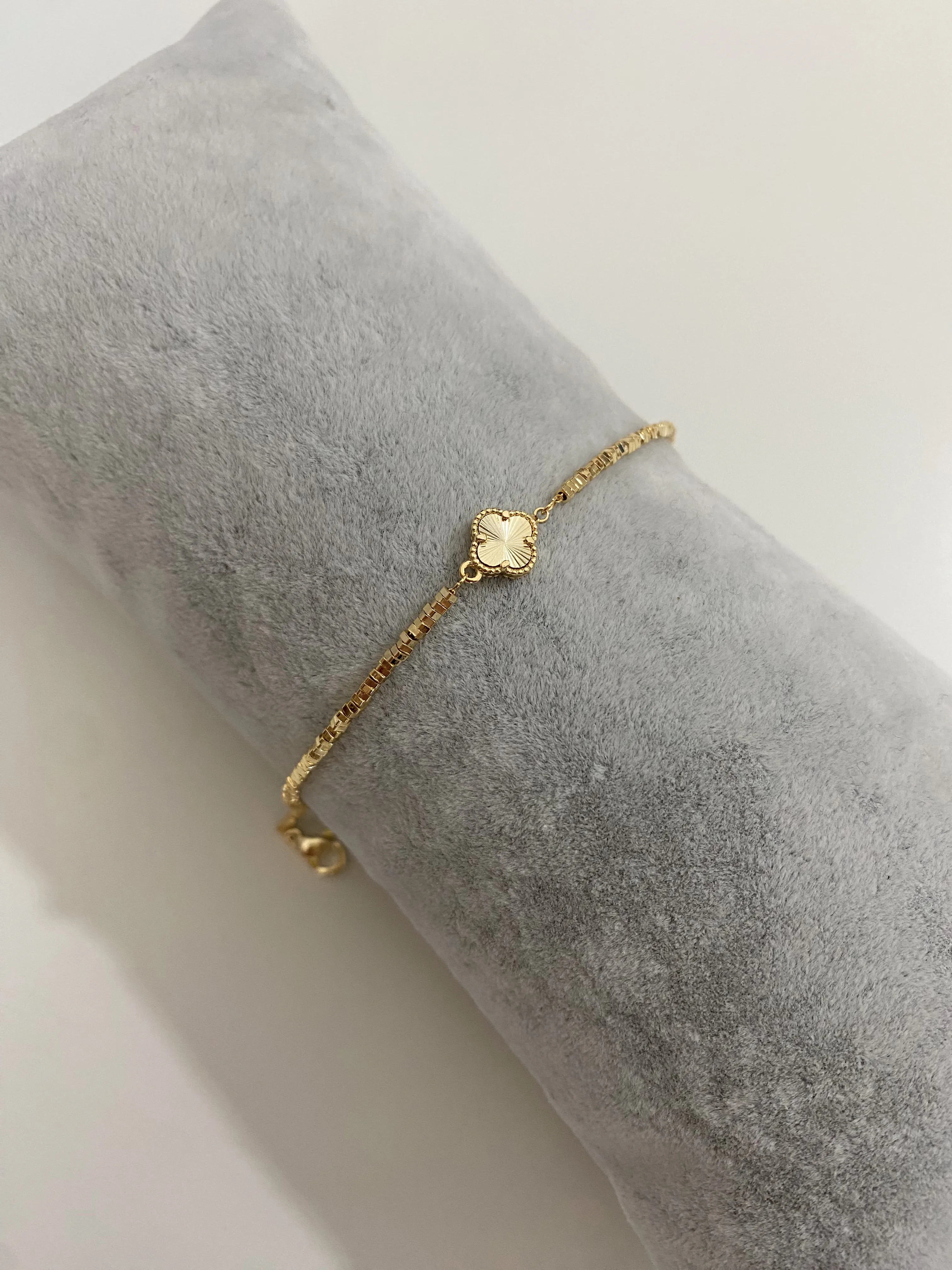 Işıltılı Lazer Kesim Yonca Bileklik