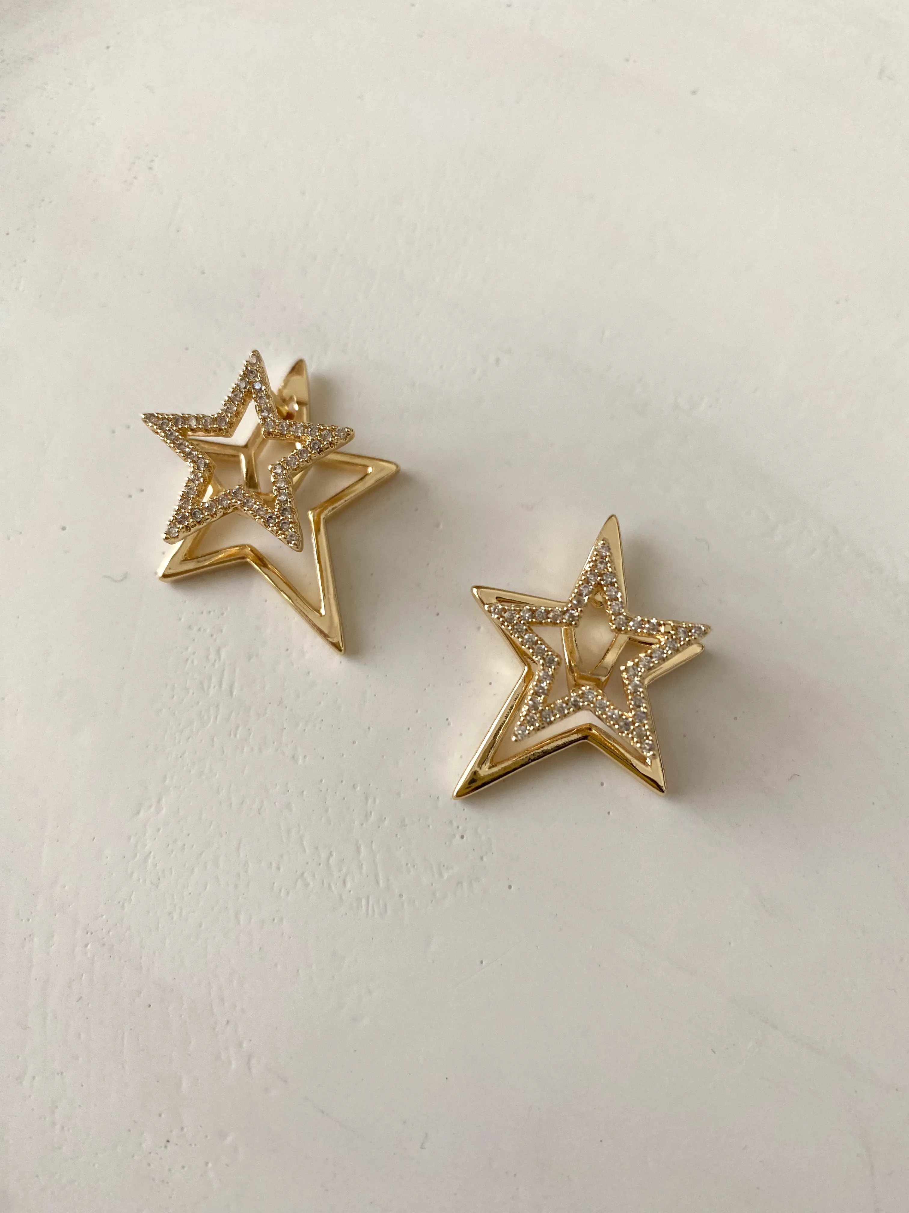 Zirkon Taşlı Asimetrik Yıldız Küpe