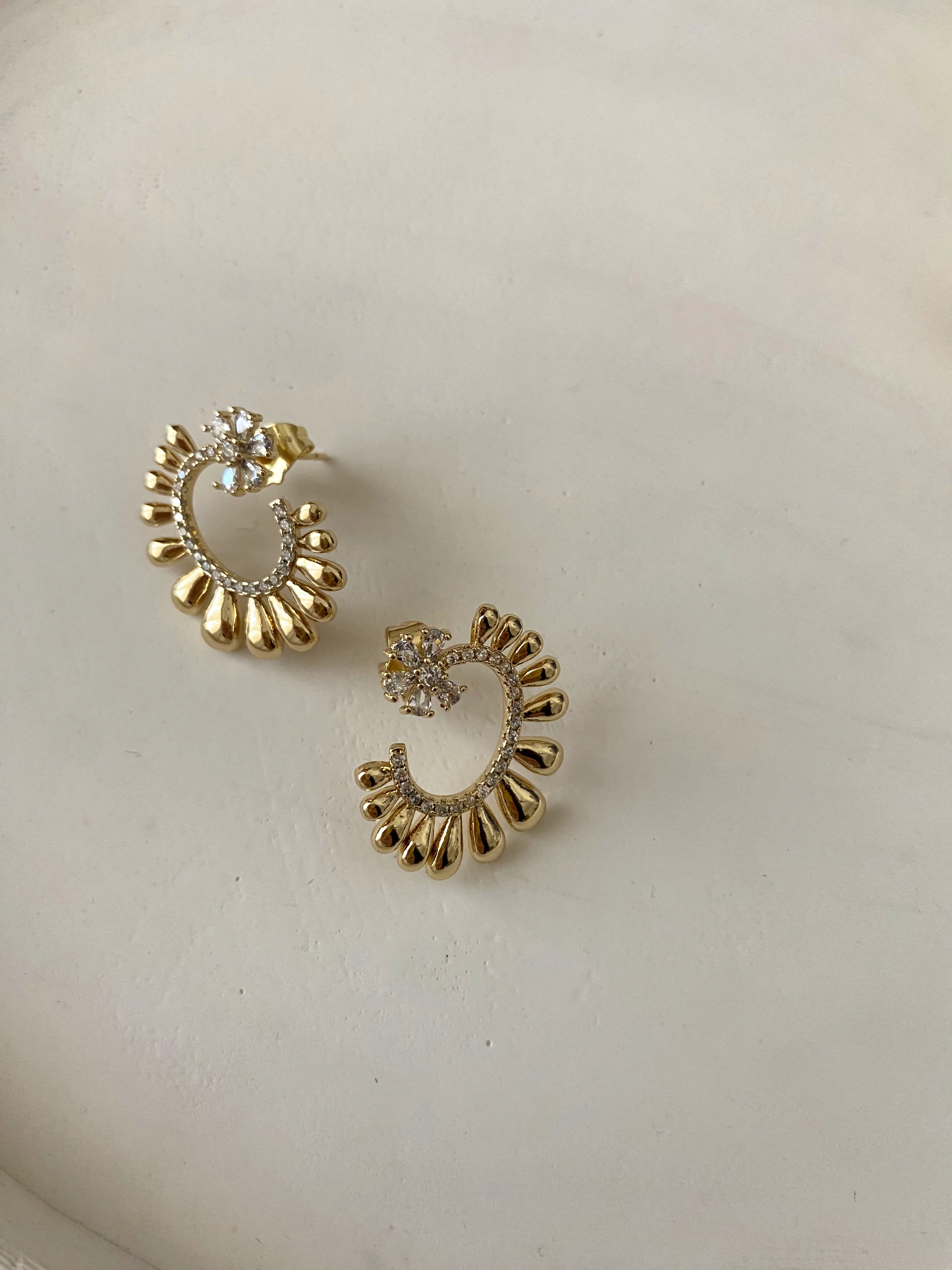 Taşlı Çiçek Küpe