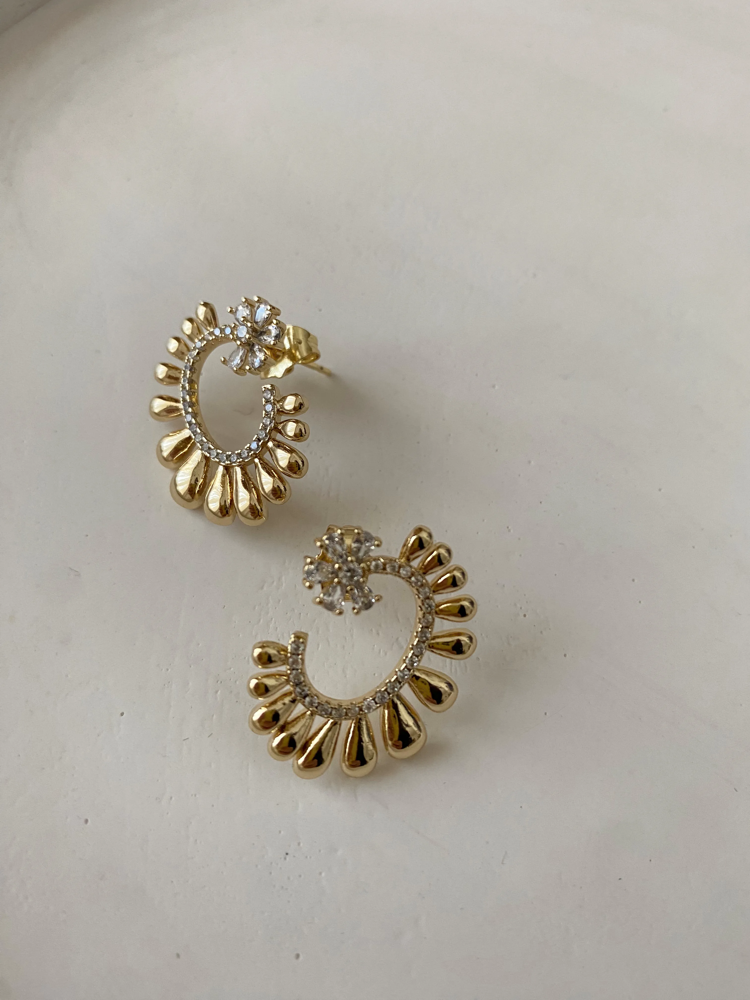 Taşlı Çiçek Küpe