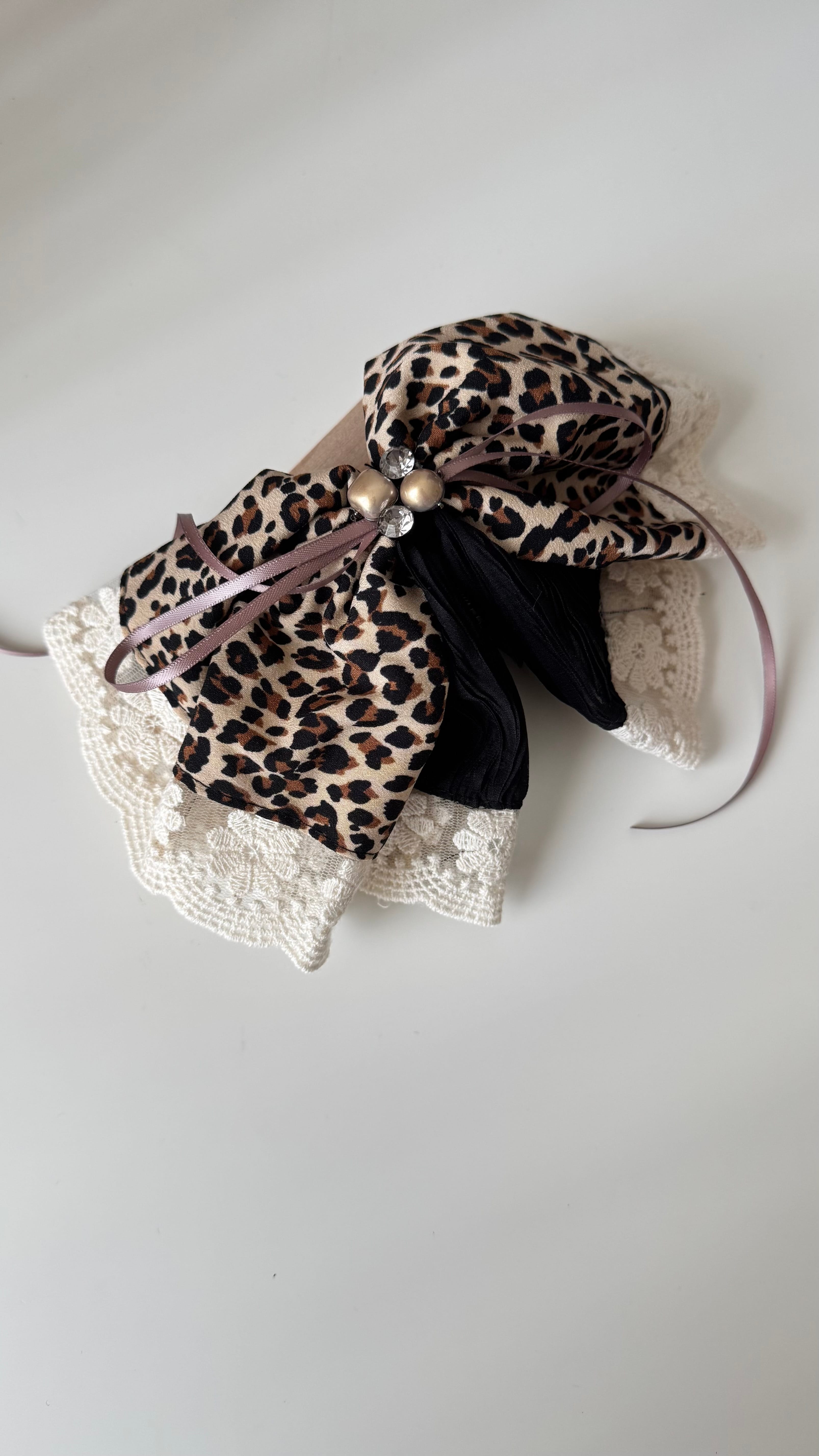 Vintage Leopar Desenli Tül Detay Kıstırmalı Toka